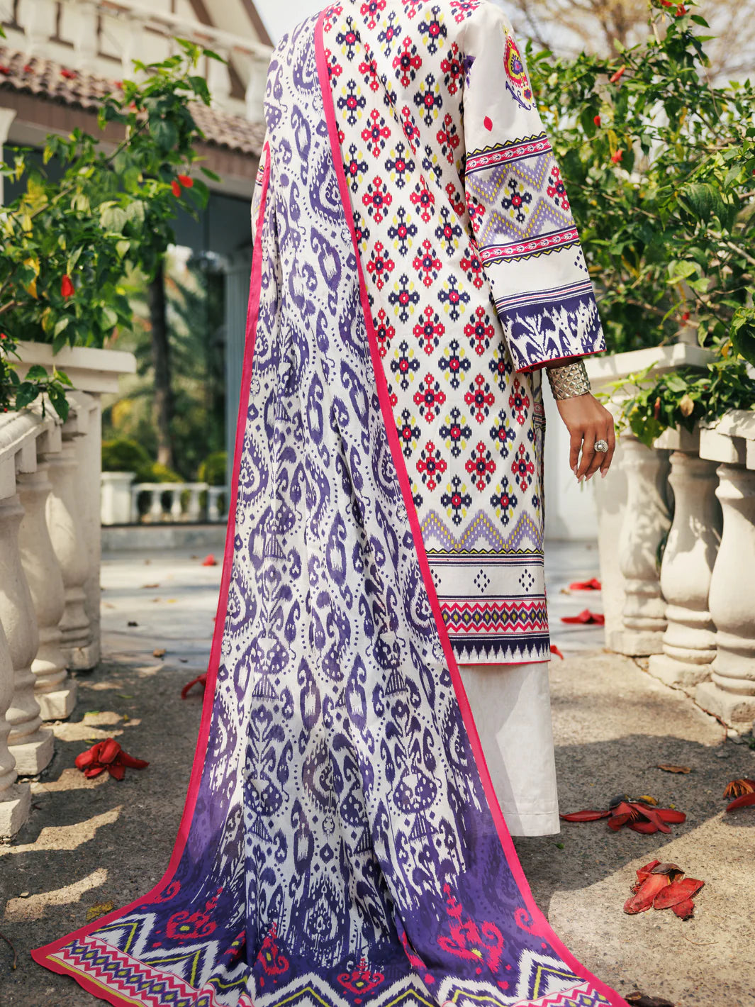 Almirah 3Pc Printed Lawn Suit ALP-3PS-2115 gulbuy.com