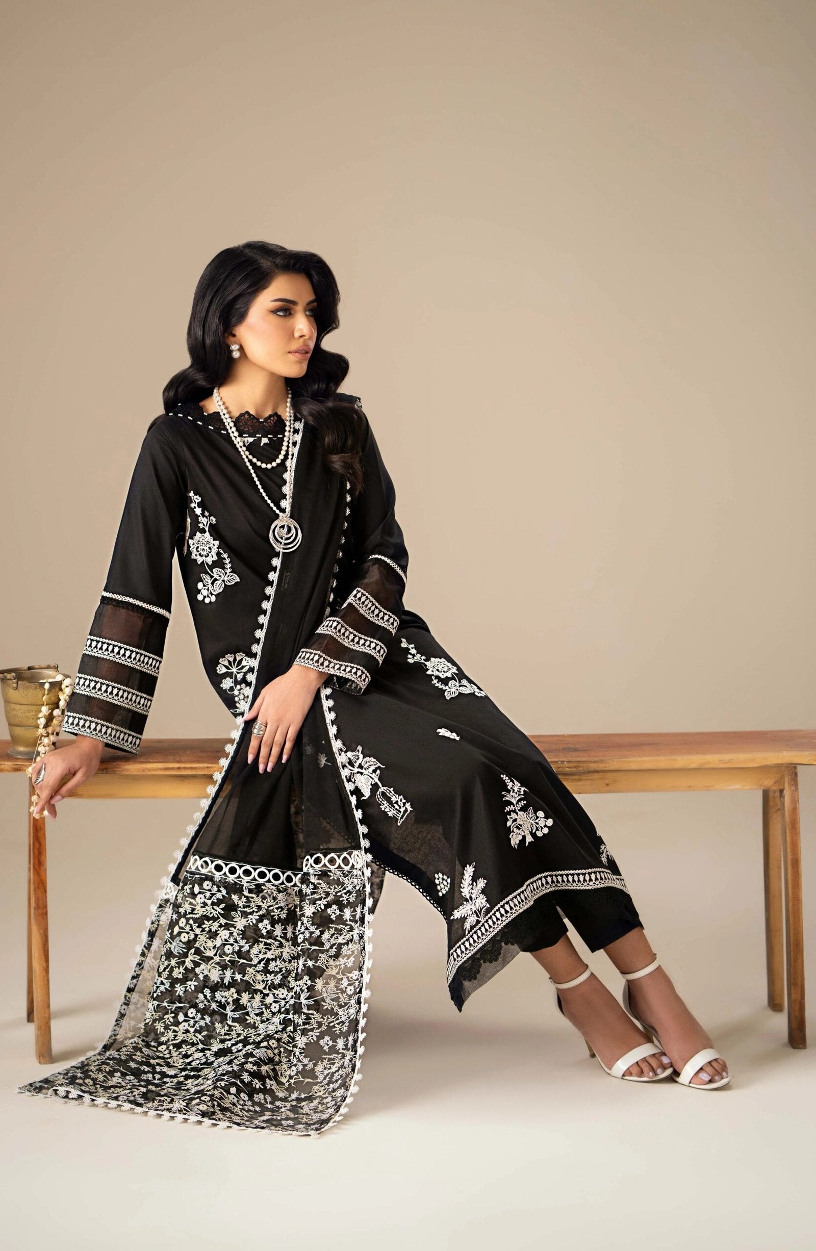 MARYUM &amp; MARIA 3PC EMBROIDERED LAWN SUIT (MS-24233) gulbuy.com