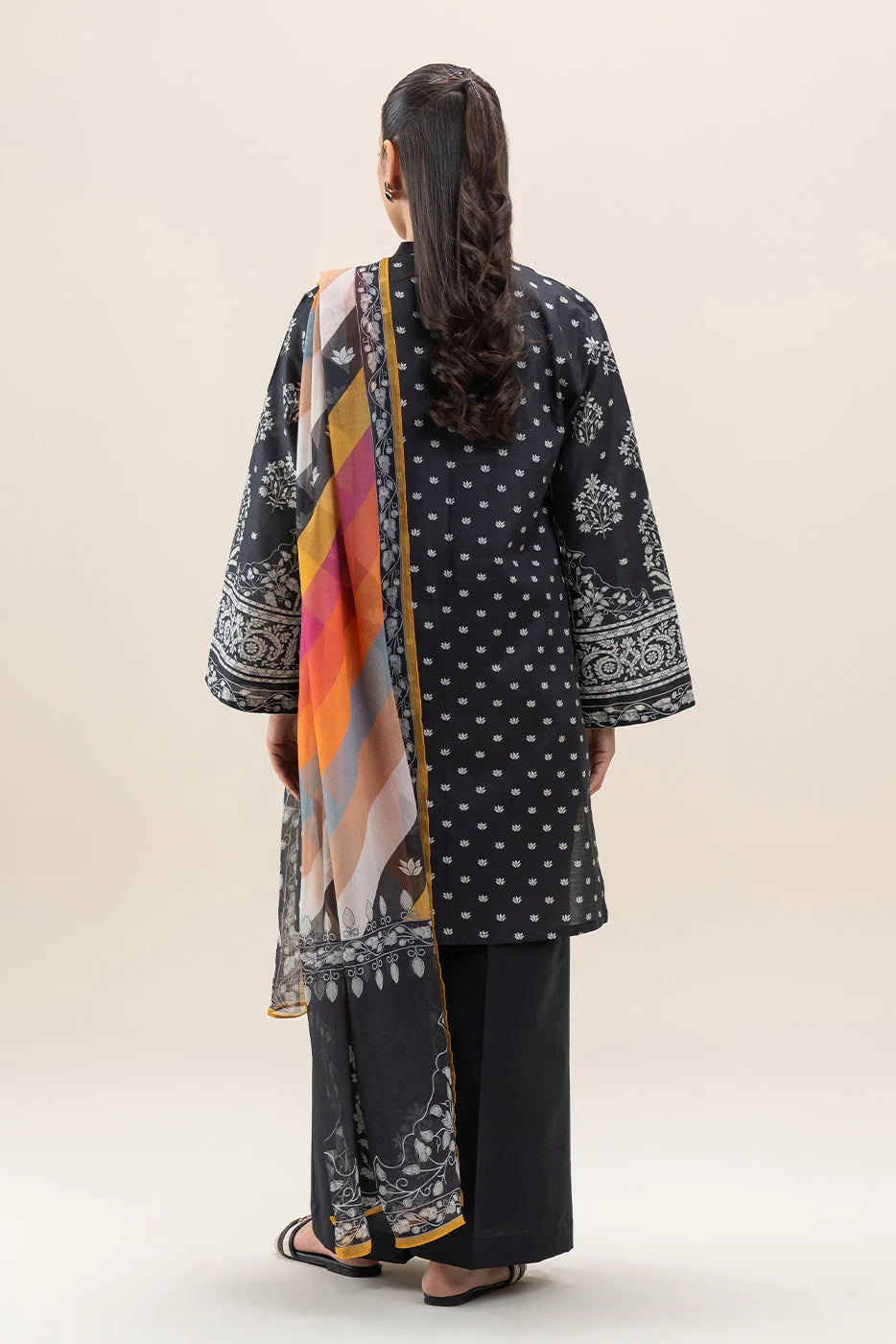 Beechtree 3Pc Embroidered Lawn Suit BT12503UN006390 gulbuy.com