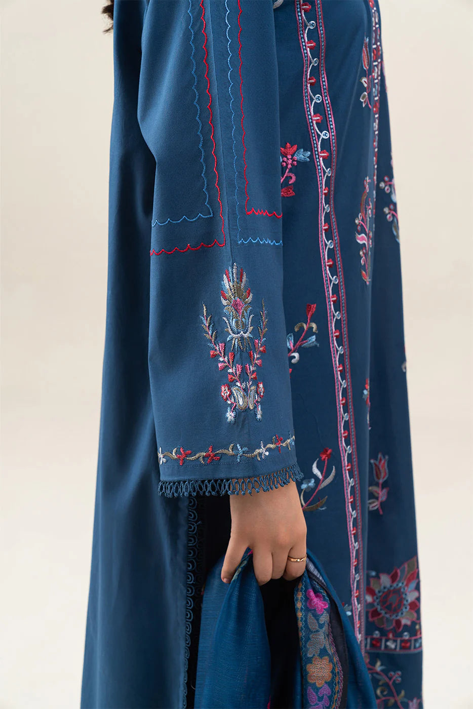 Beechtree 3Pc Embroidered Lawn Suit BT12503UN006474 gulbuy.com