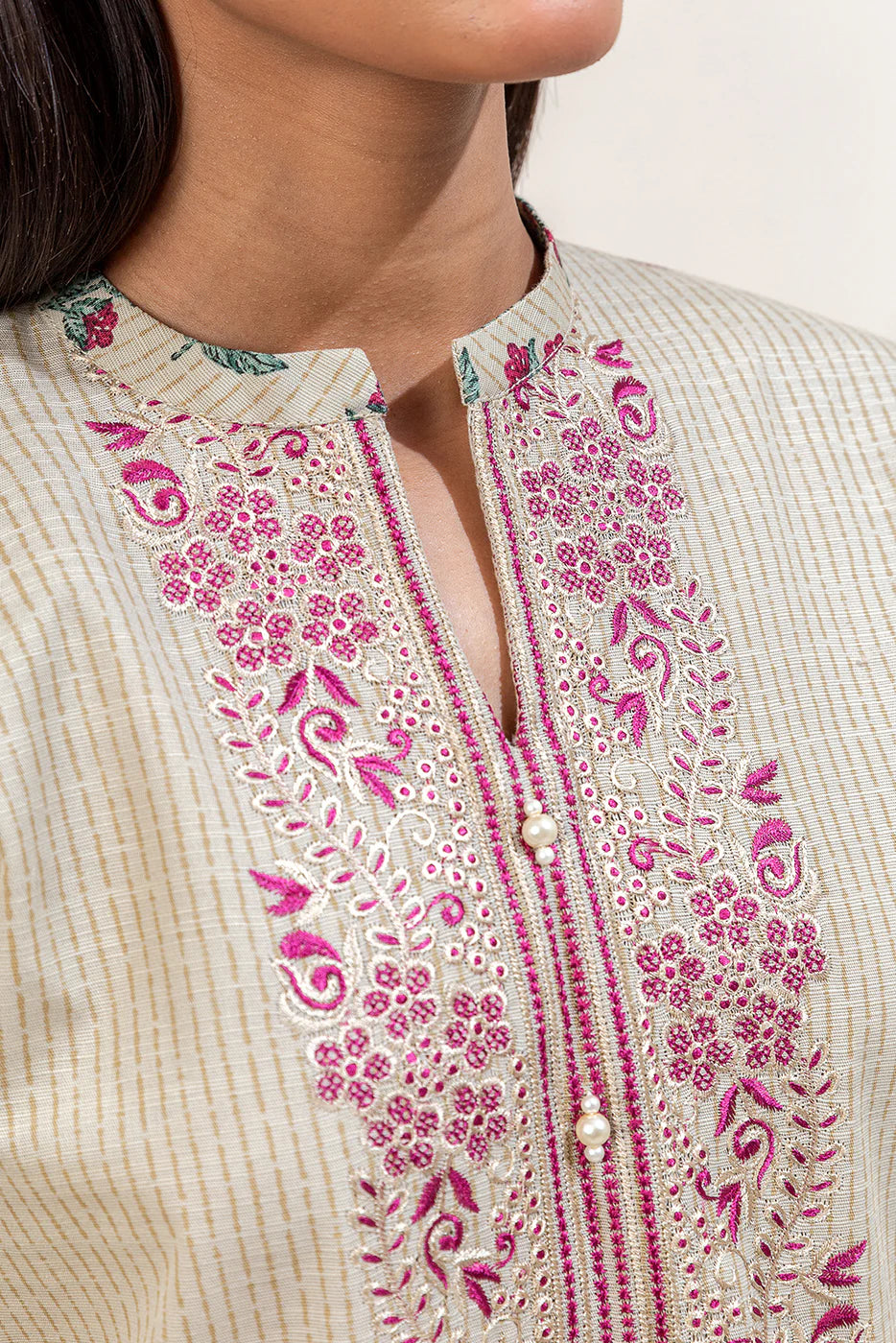 BEECHTREE 3PC EMBROIDERED KHADDAR SUIT-DIVINE DREAMS-BT22402UN004141 gulbuy.com