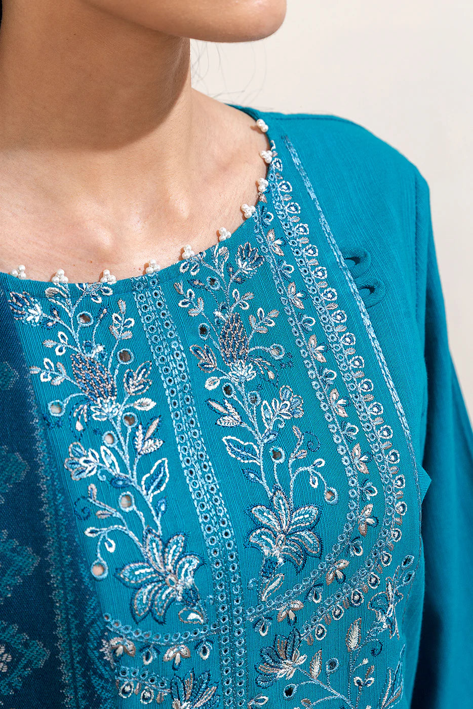 BEECHTREE 3PC EMBROIDERED KHADDAR SUIT-CERULEAN CHARM-BT22402UN004167 gulbuy.com