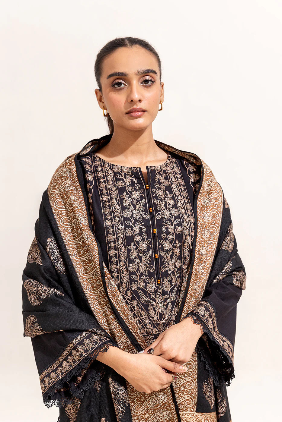 BEECHTREE 3PC EMBROIDERED KHADDAR SUIT-RAVEN GOLD-BT22402UN004176 gulbuy.com