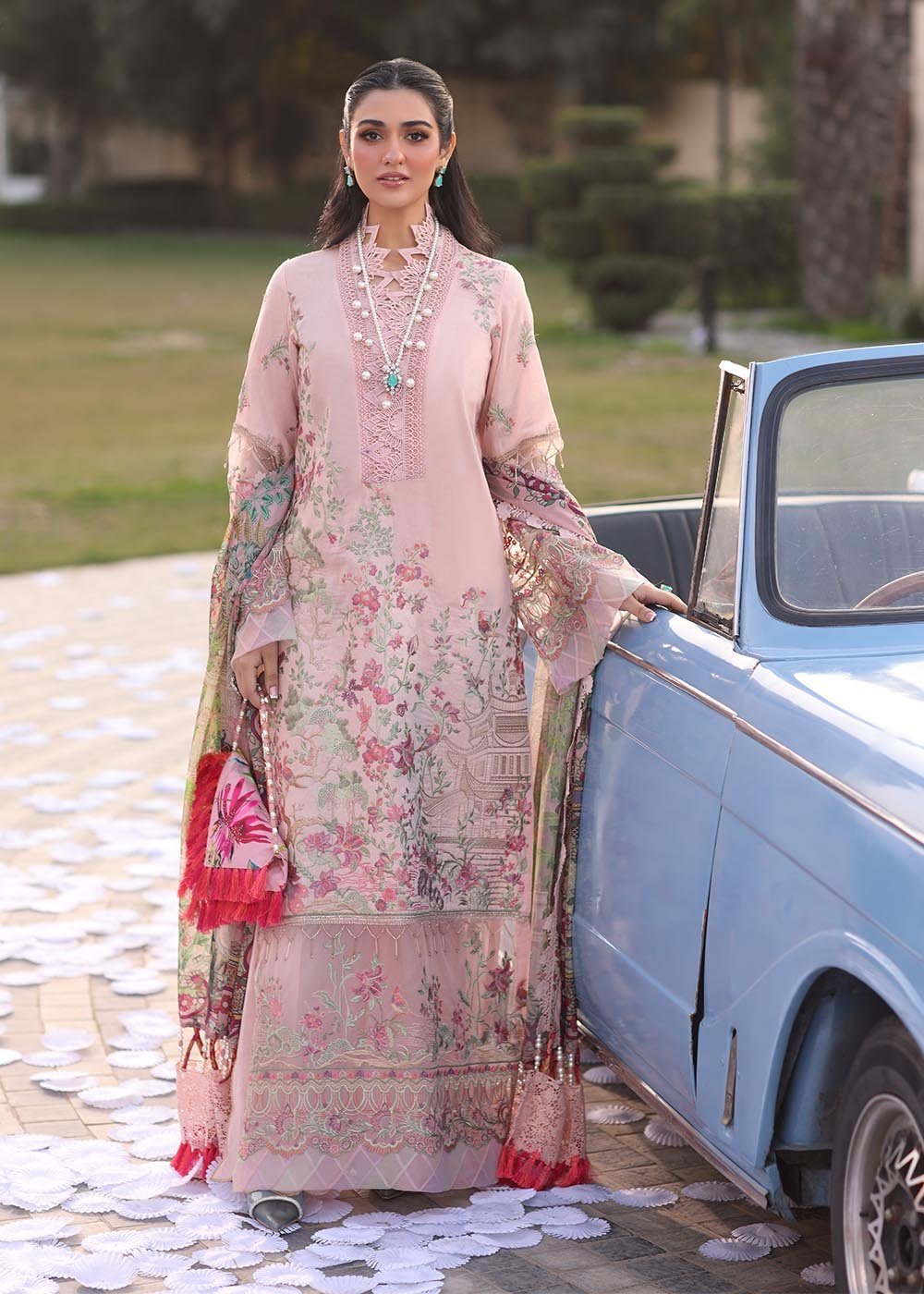 Musferah Saad Embroidered Lawn Suit Bloome gulbuy.com