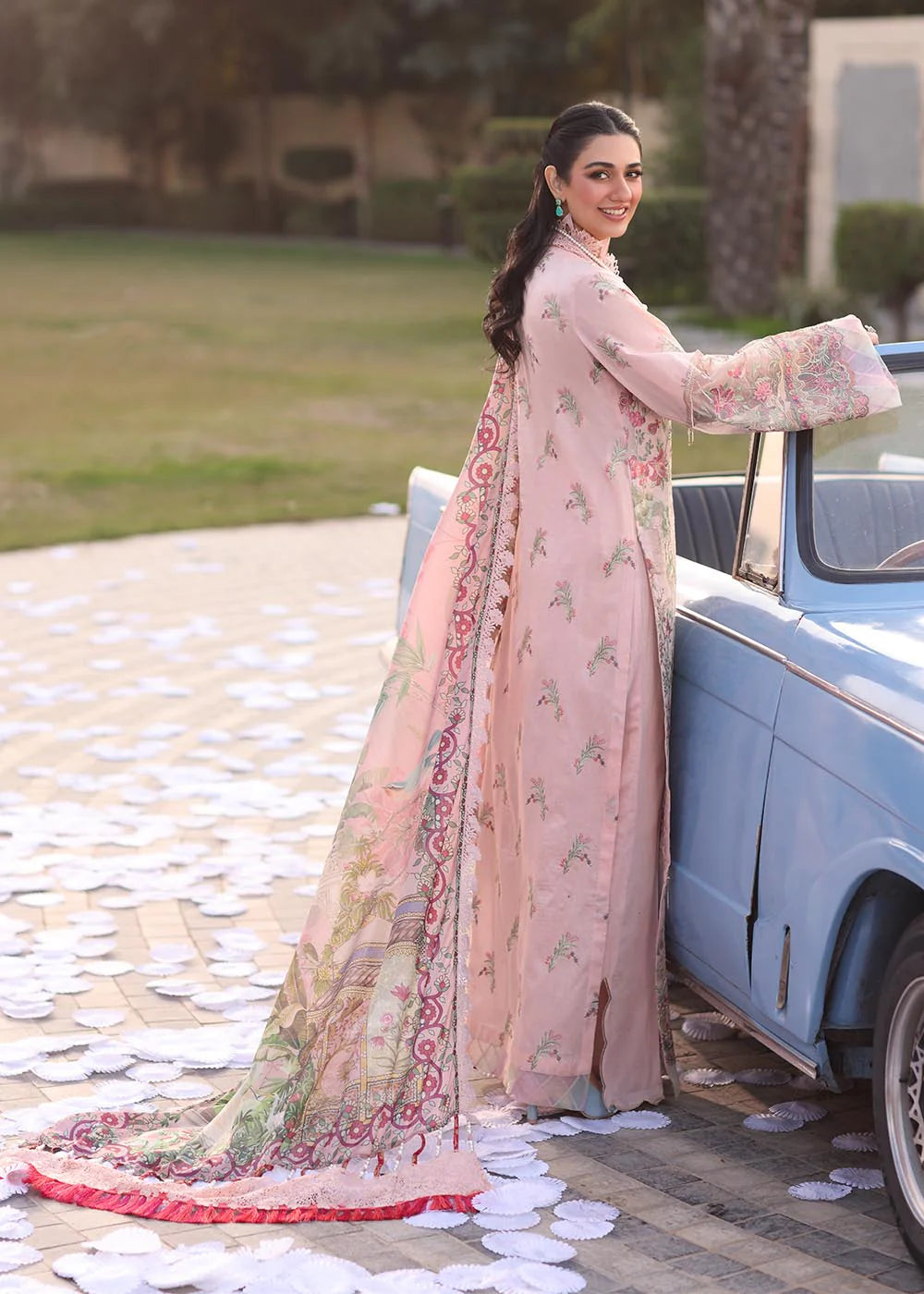 Musferah Saad Embroidered Lawn Suit Bloome gulbuy.com