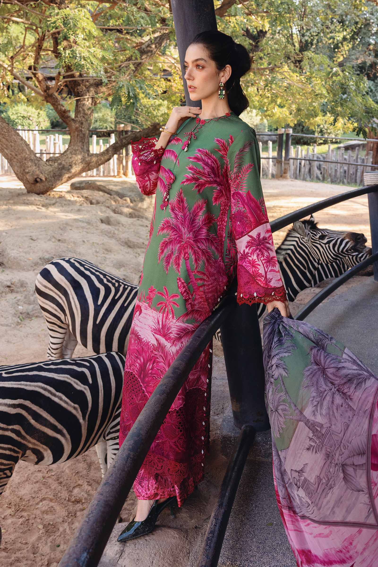 Maria B 3Pc Embroidered Lawn Suit MPT-2911-B