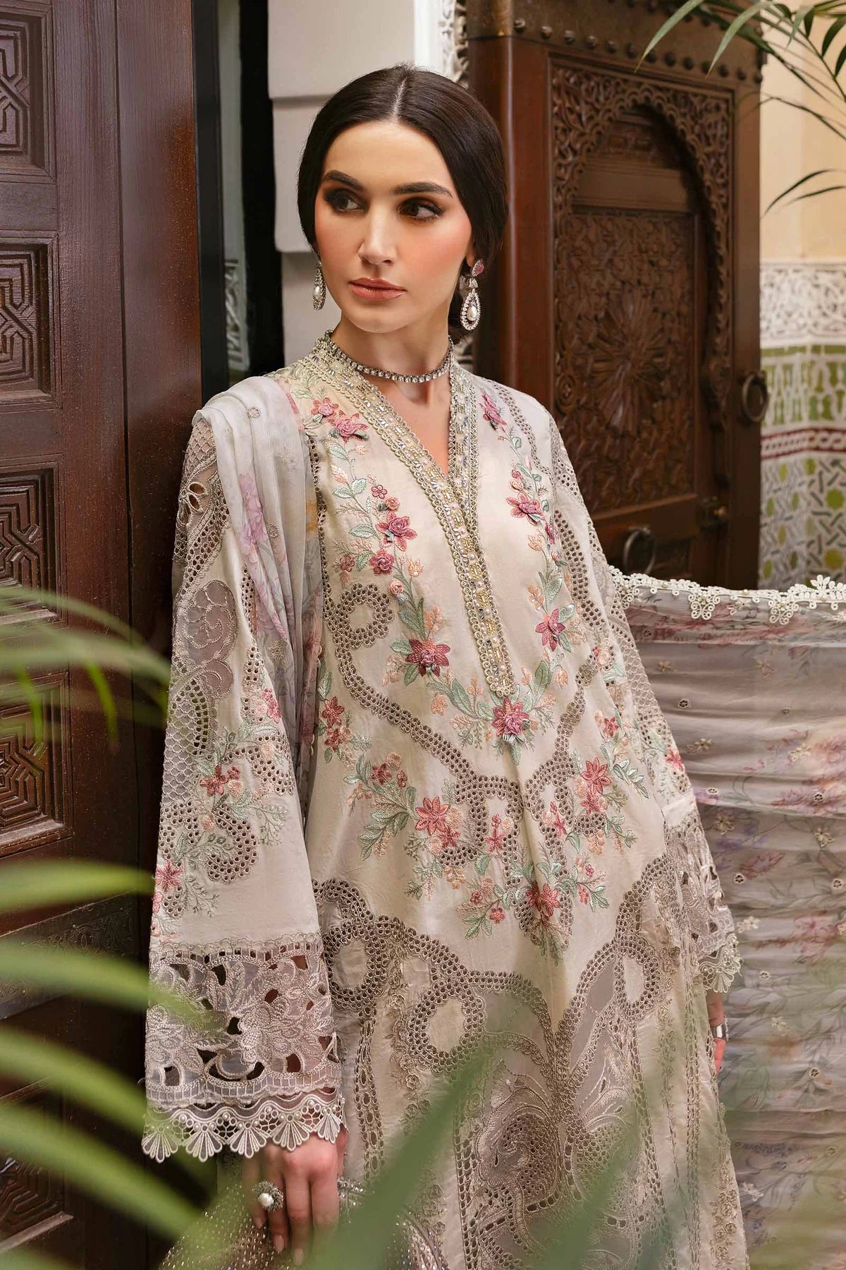 Maria B 3Pc Embroidered Lawn Suit D-2514-B gulbuy.com