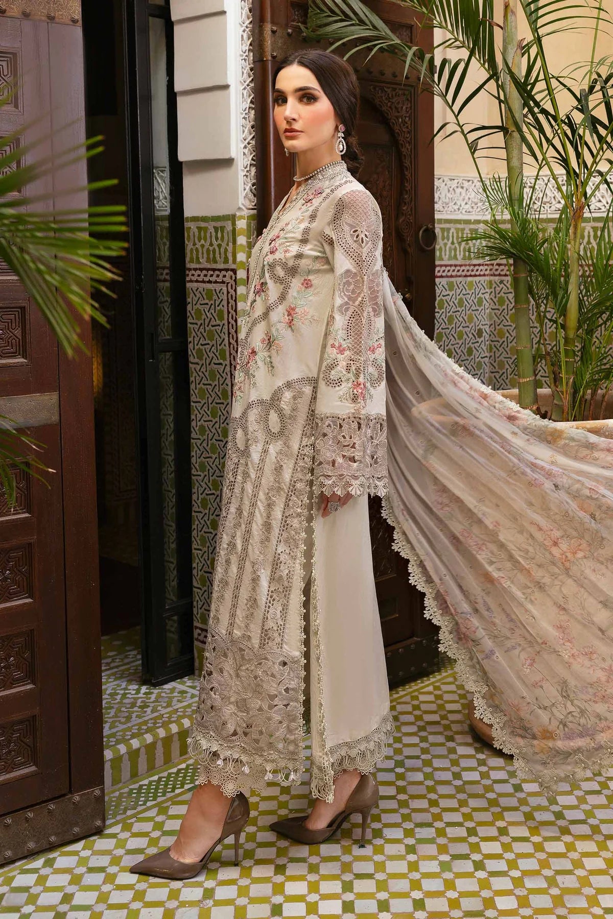 Maria B 3Pc Embroidered Lawn Suit D-2514-B gulbuy.com