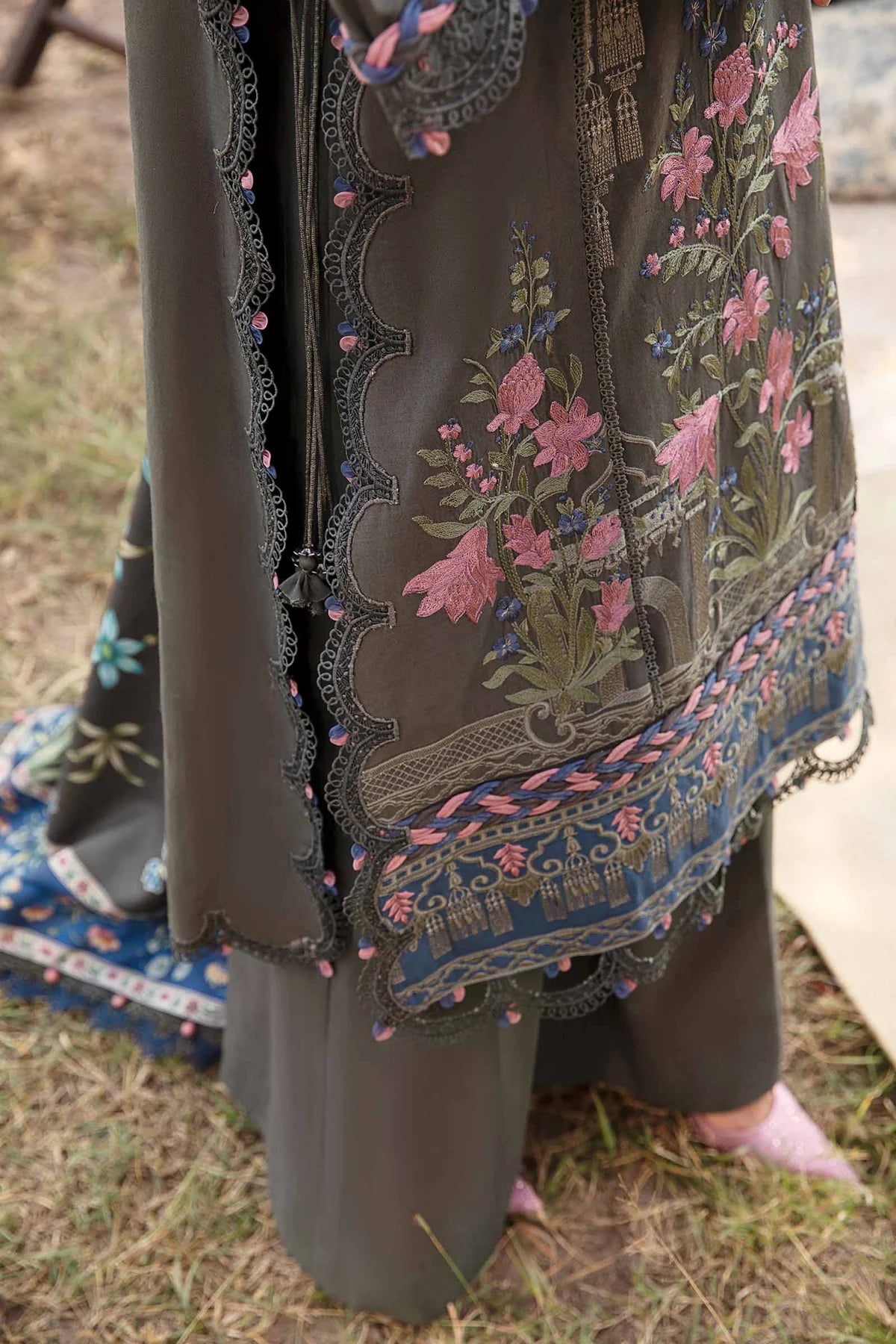 Maria B 3Pc Embroidered Linen Suit MPT-2401-A gulbuy.com