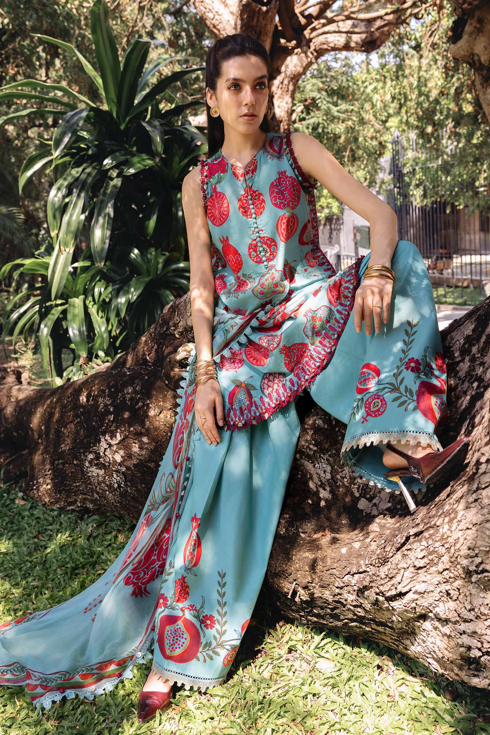 Maria B 3Pc Embroidered Lawn Suit MPT-2903-B