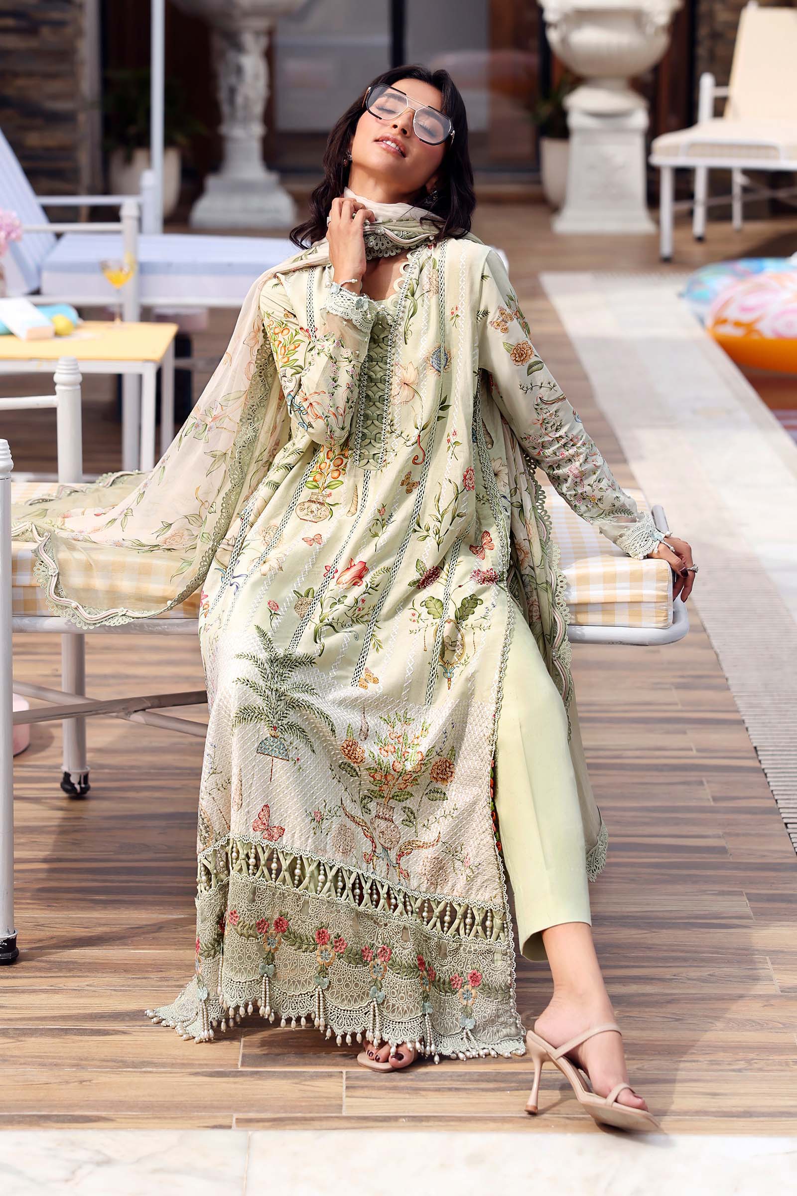 Maria B 3Pc Embroidered Lawn Suit MPT-3004-B
