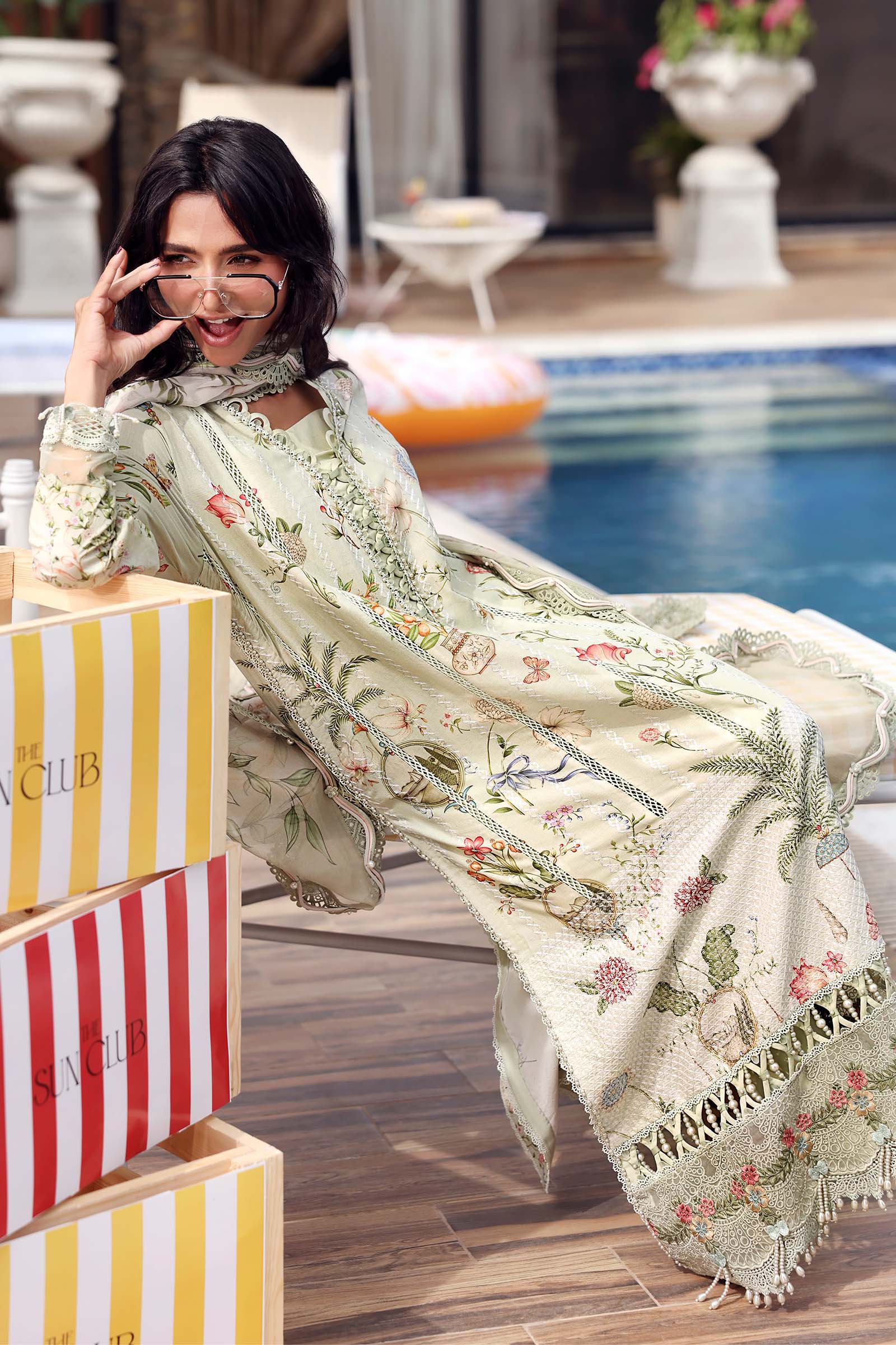 Maria B 3Pc Embroidered Lawn Suit MPT-3004-B