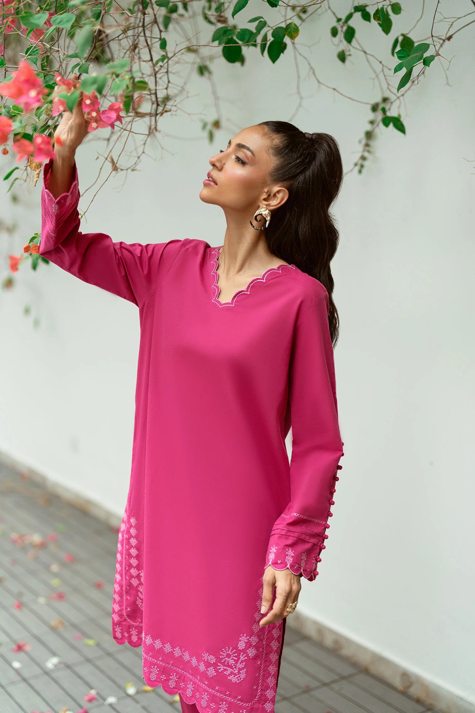 Dhanak 2Pc Embroidered Lawn Suit SS25DC-2572 gulbuy.com