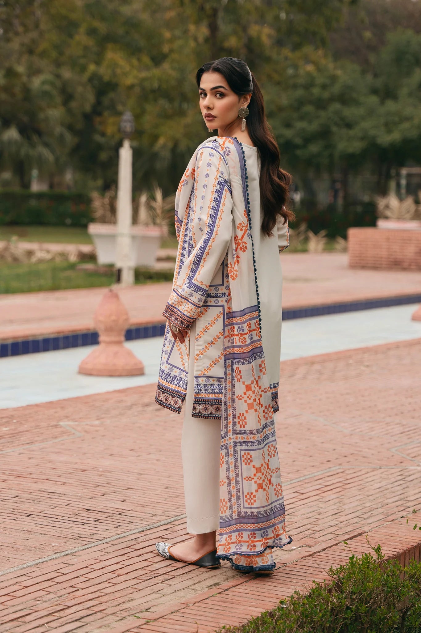 Mannat 3Pc Printed Lawn Suit Oat gulbuy.com