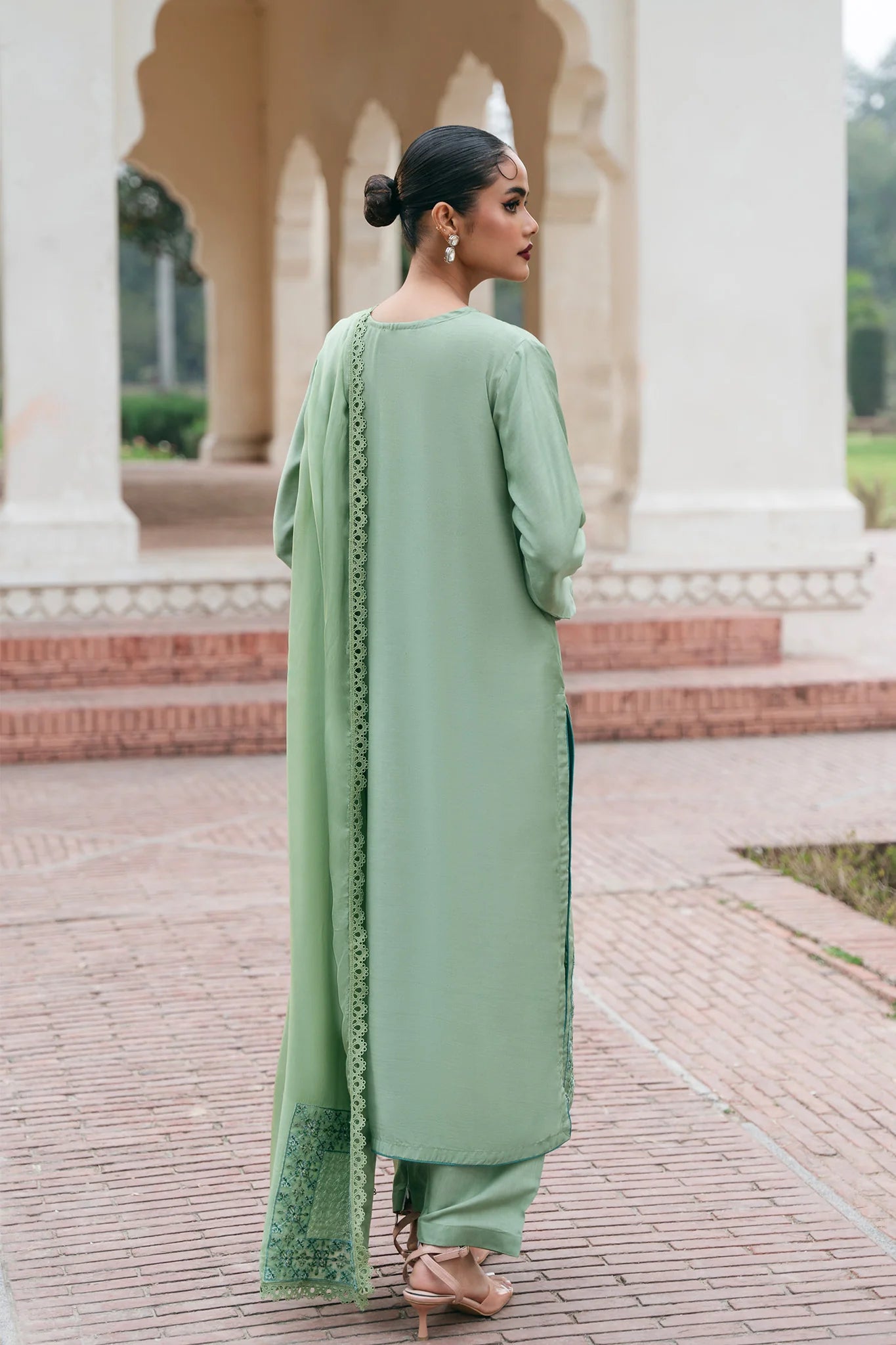 Mannat 3Pc Embroidered Raw Silk Suit Sovana gulbuy.com