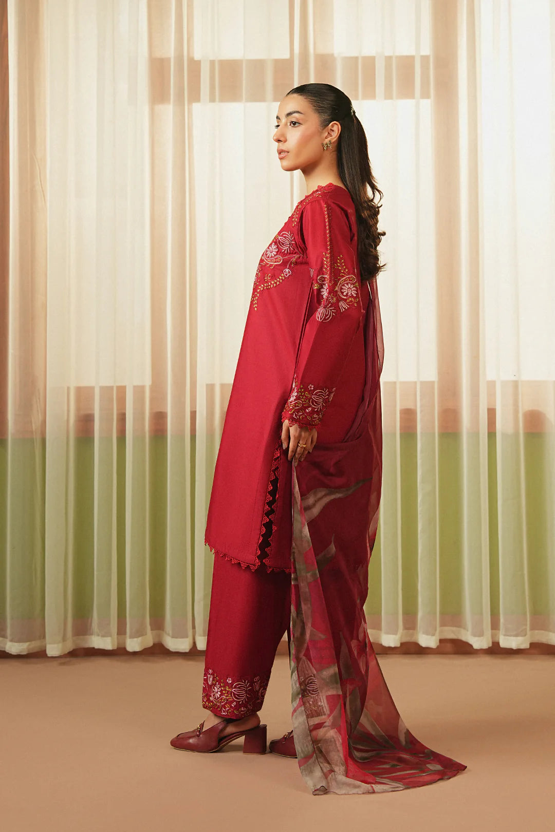 Mannat 3Pc Embriodered Lawn Suit Flare gulbuy.com