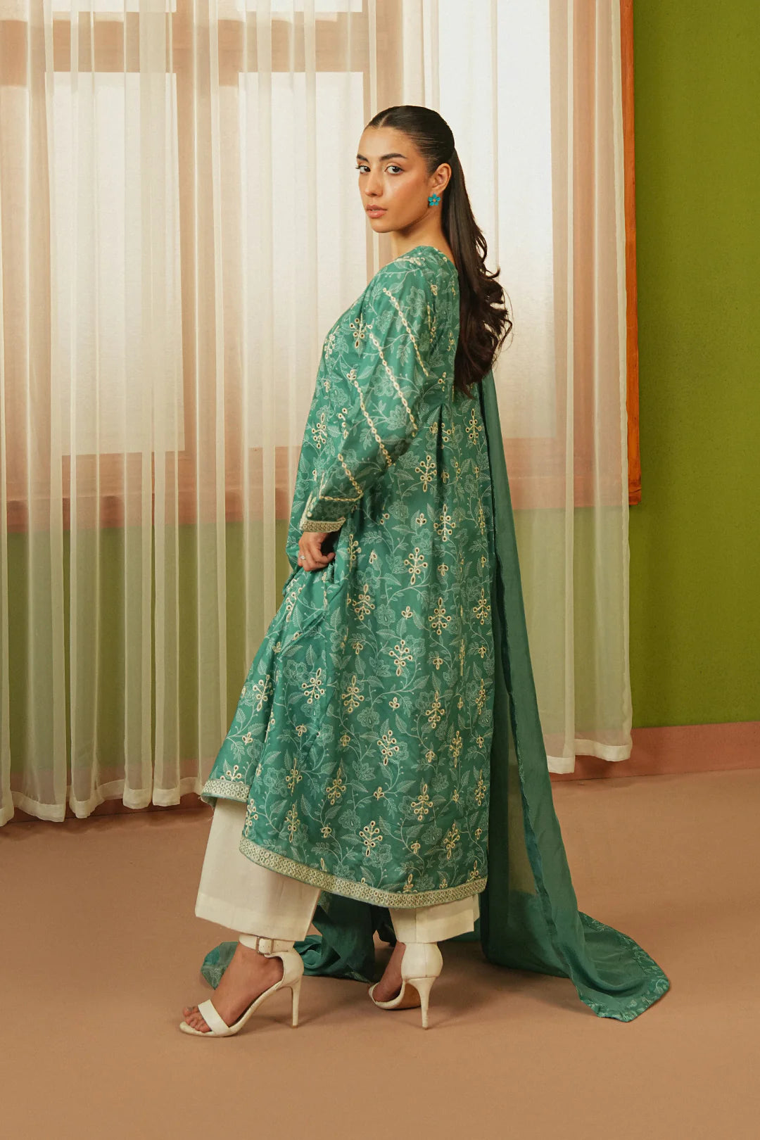 Mannat 3Pc Embriodered Lawn Suit Serenity gulbuy.com