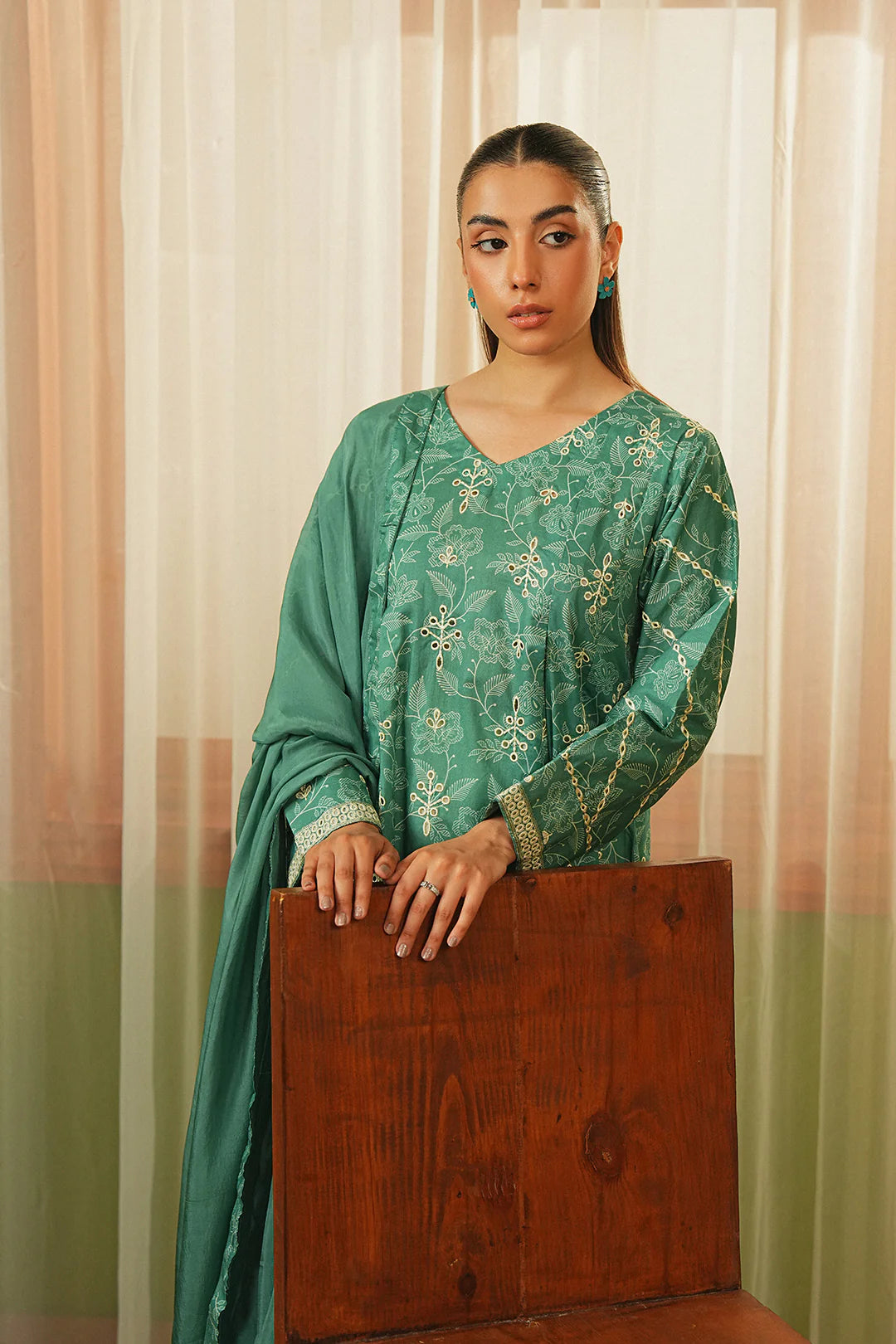Mannat 3Pc Embriodered Lawn Suit Serenity gulbuy.com