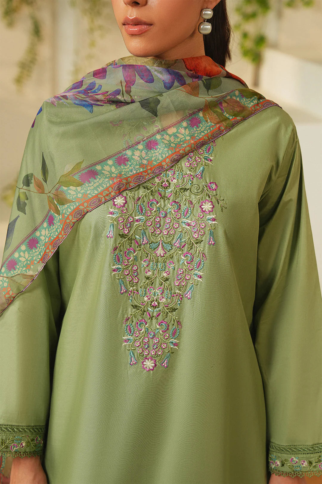 Mannat 3Pc Embriodered Lawn Suit Frost gulbuy.com