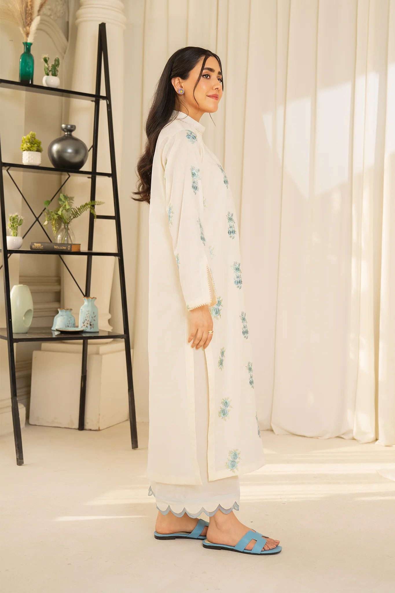 Mannat 2Pc Embroidered Lawn Suit SB2020013 gulbuy.com