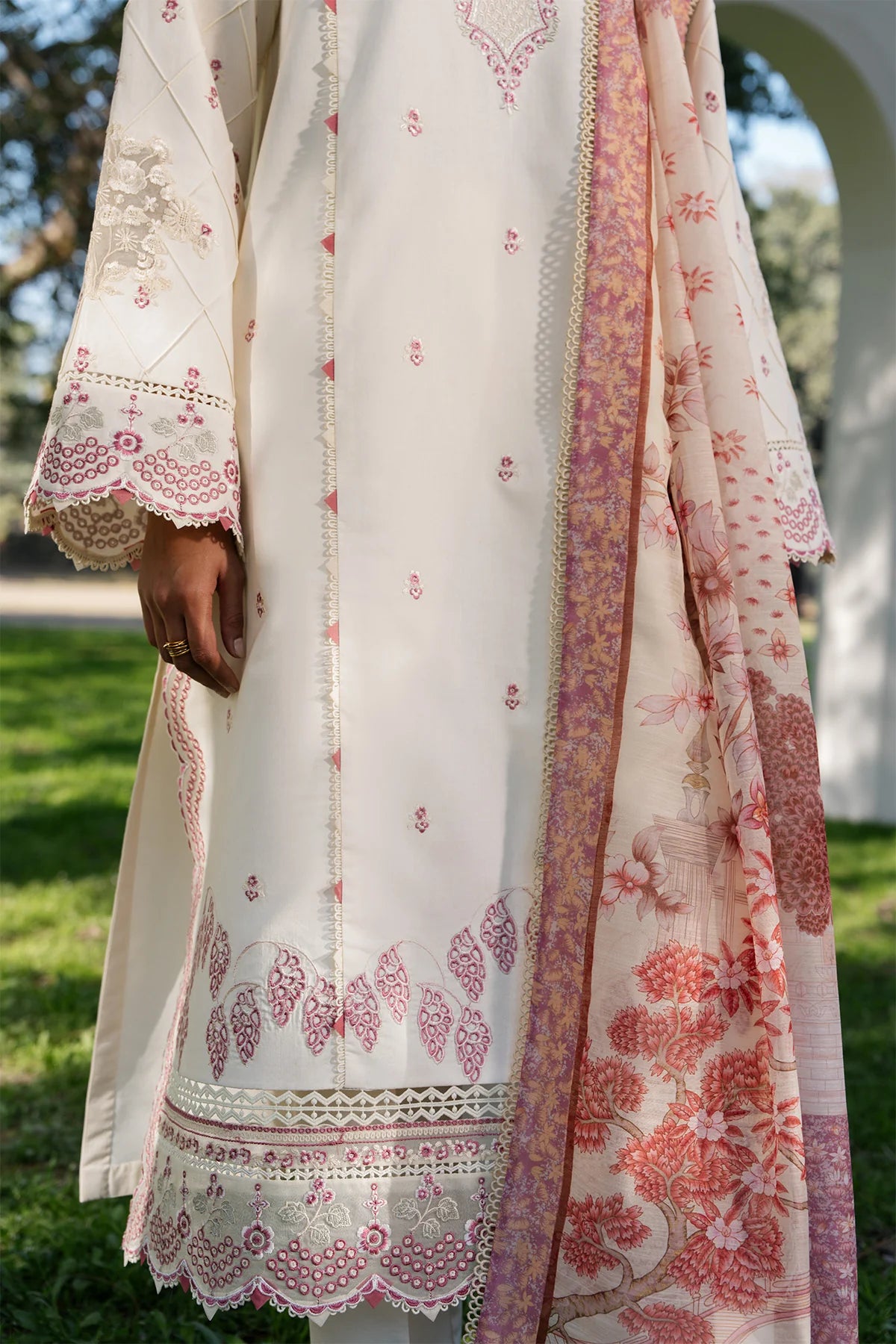 Ziva 3Pc Embroidered Lawn Suit Lune gulbuy.com