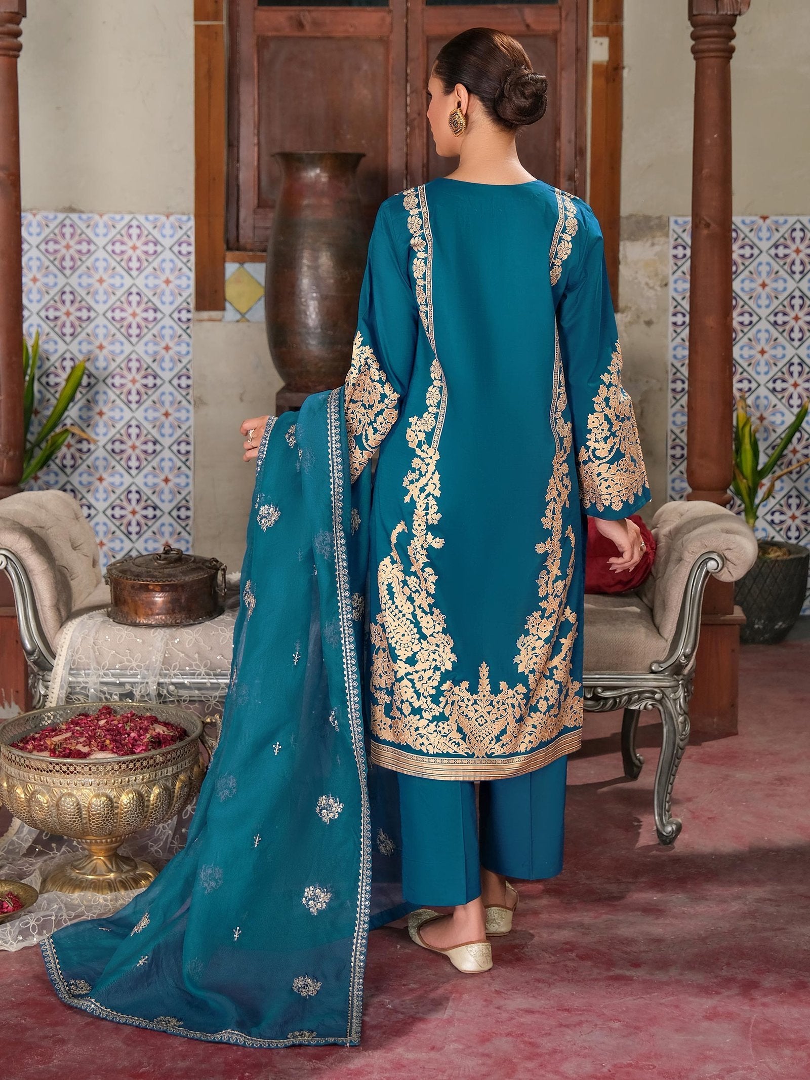 Limelight 3 Piece Embroidered Lawn Suit (U3588SU-3PC-143)