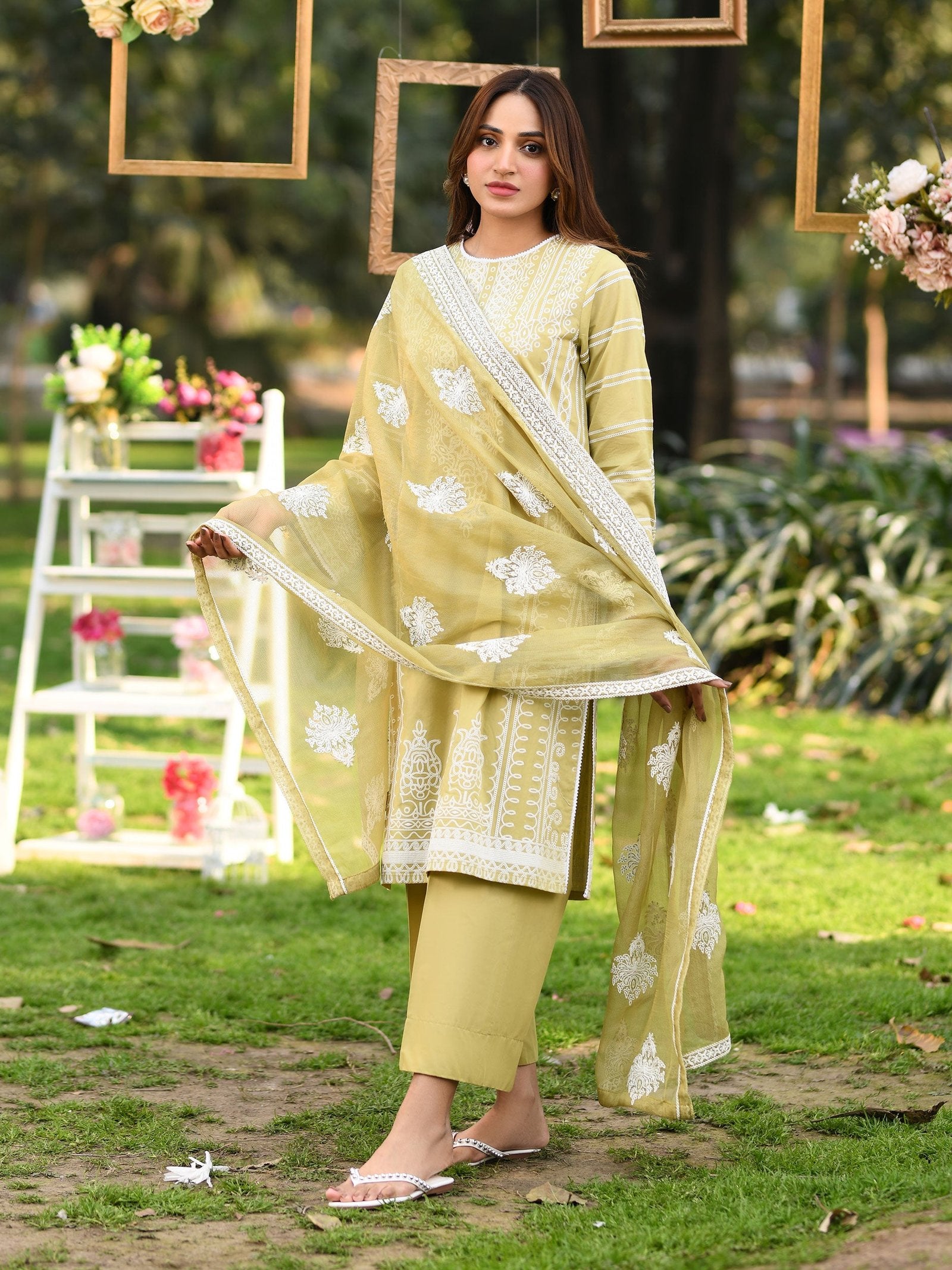 Limelight 3 Piece Embroidered Lawn Suit (U3590SU-3PC-360)