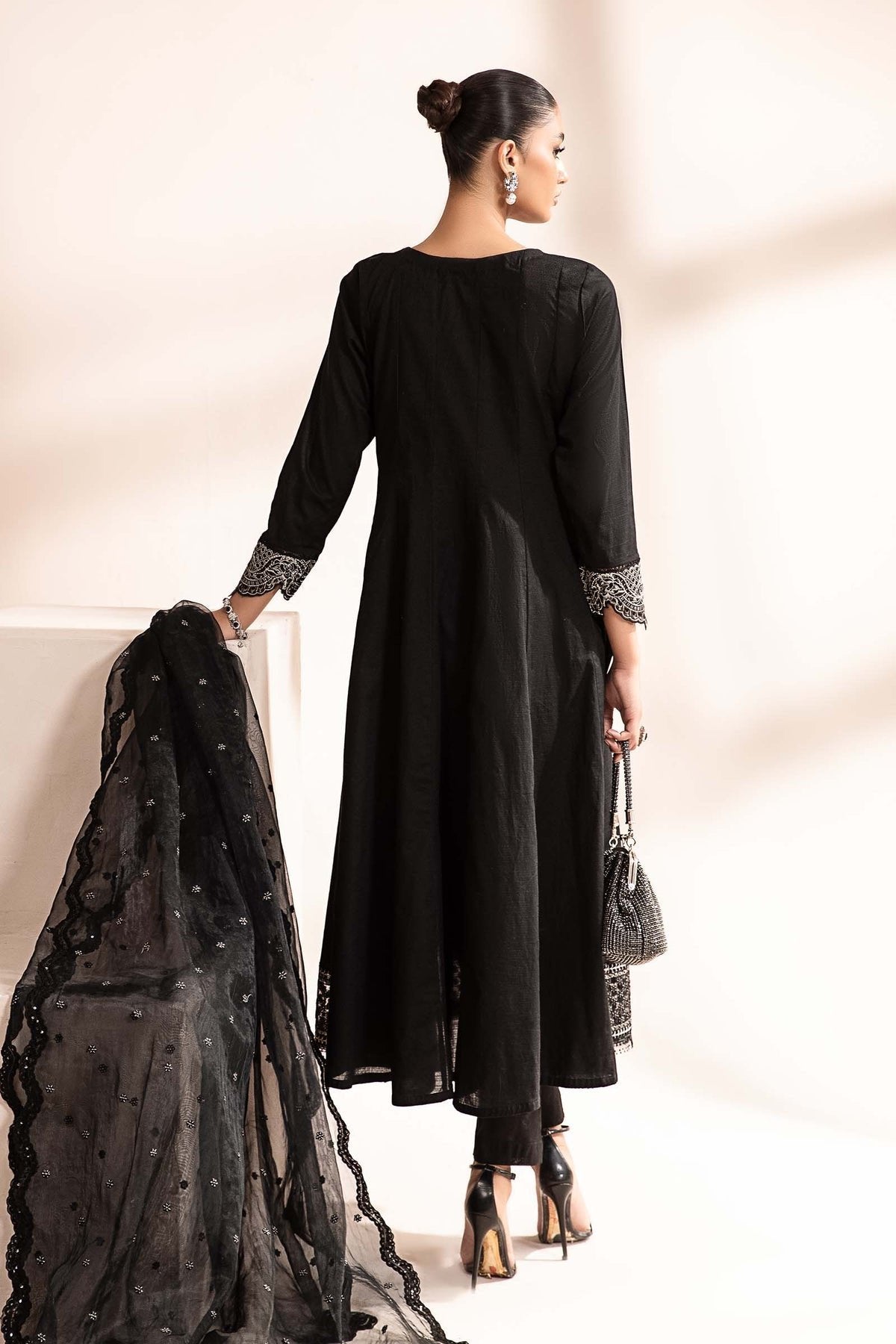 Maria B 3Pc Embroidered Lawn Suit (DW-MN24-08) gulbuy.com