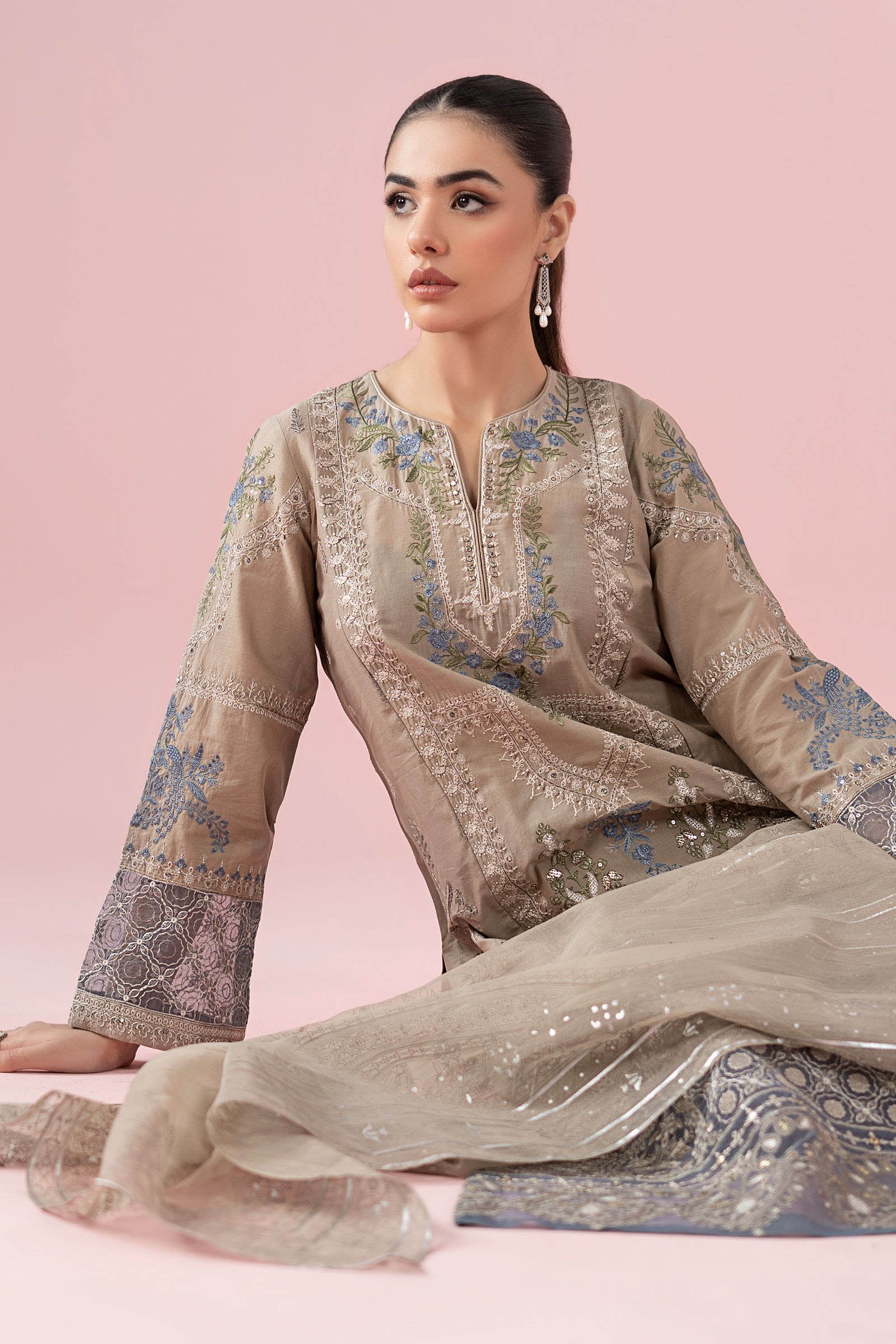 Maria B 3Pc Embroidered Lawn Suit DW-EA25-121 gulbuy.com