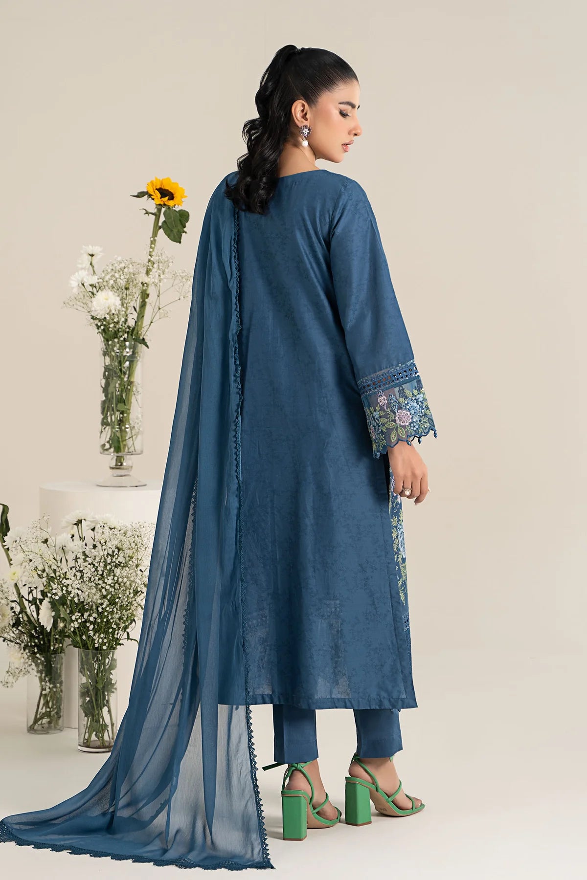 Maria B 3Pc Embroidered Lawn Suit DW-EF25-45 gulbuy.com