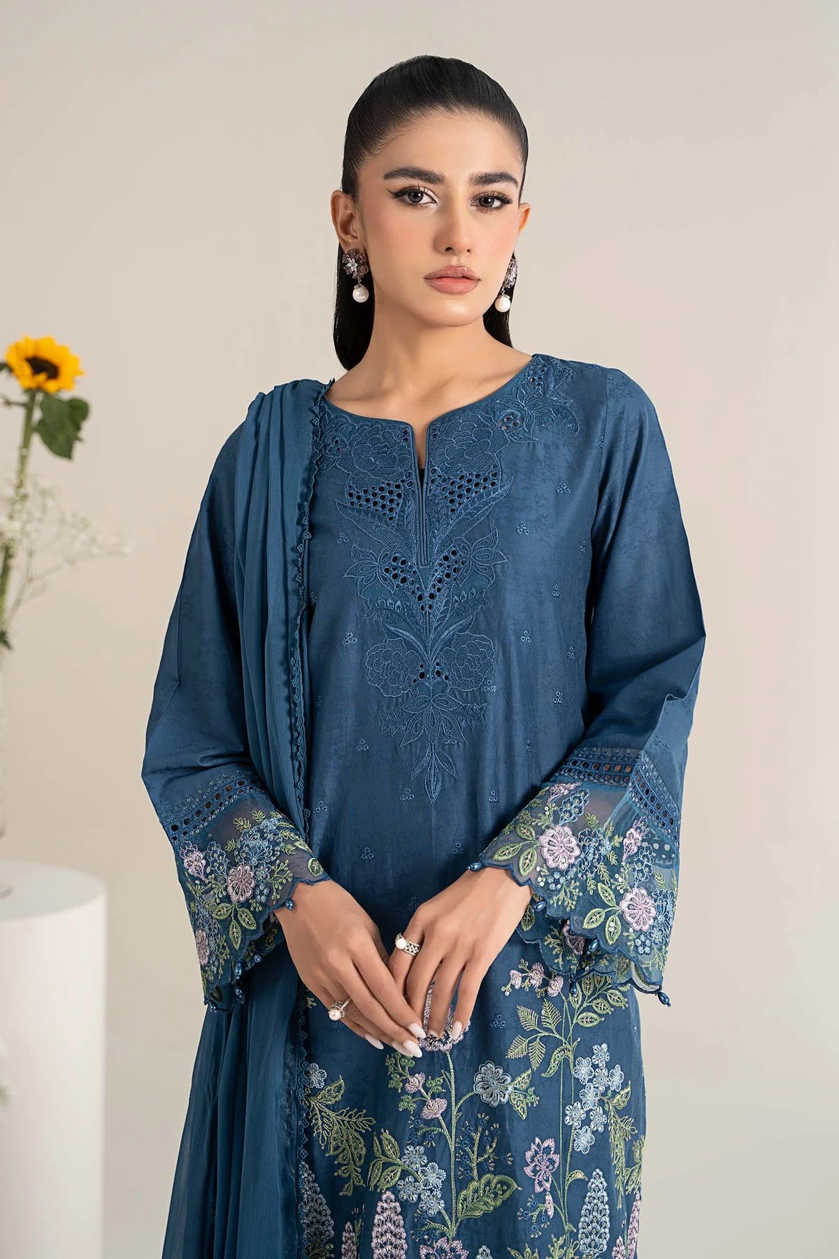 Maria B 3Pc Embroidered Lawn Suit DW-EF25-45 gulbuy.com