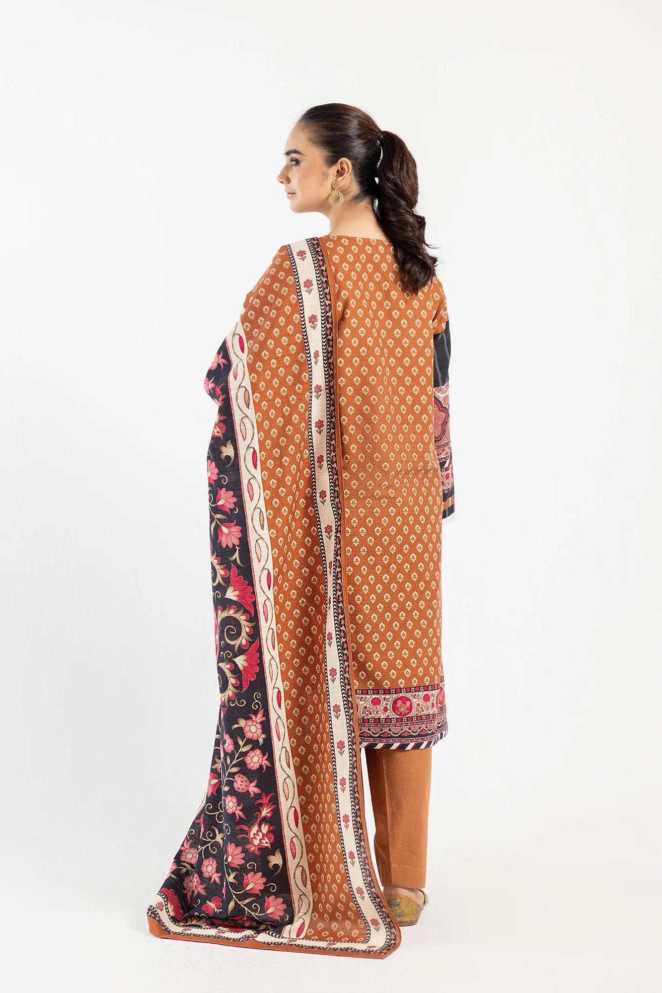 Ethnic 3Pc Printed khaddar Suit E0472/202/803 gulbuy.com