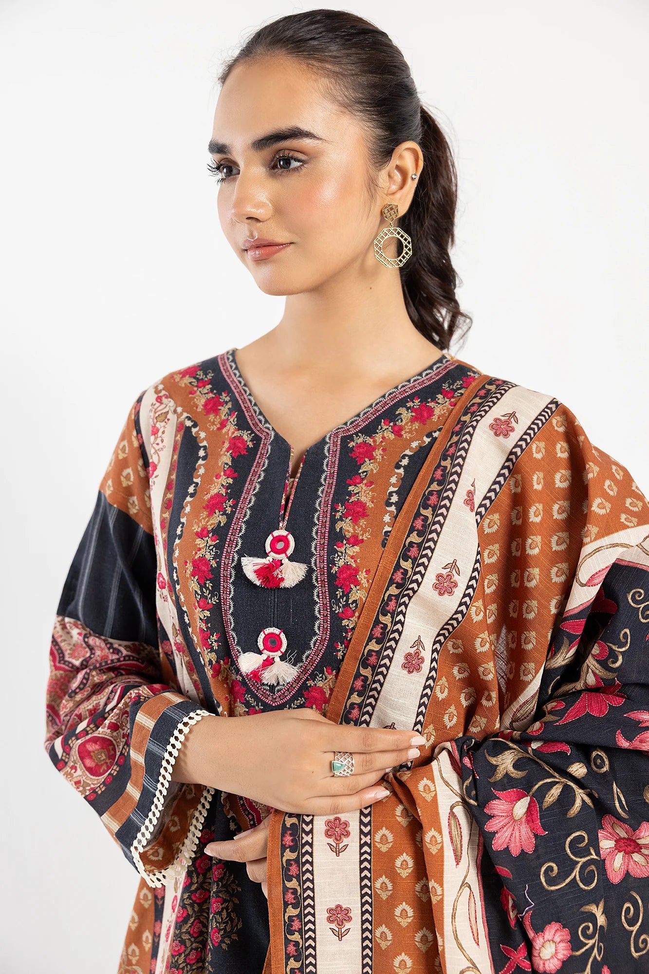 Ethnic 3Pc Printed khaddar Suit E0472/202/803 gulbuy.com
