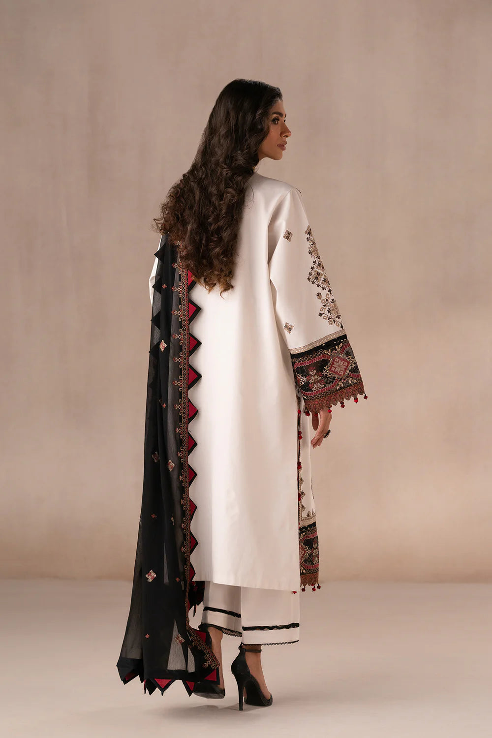 Ethnic 3Pc Embroidered Lawn Suit E0513/203/003 gulbuy.com