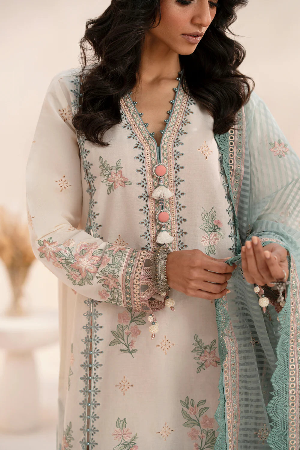 Ethnc 3Pc Embroidered Lawn Suit E0533/203/005 gulbuy.com