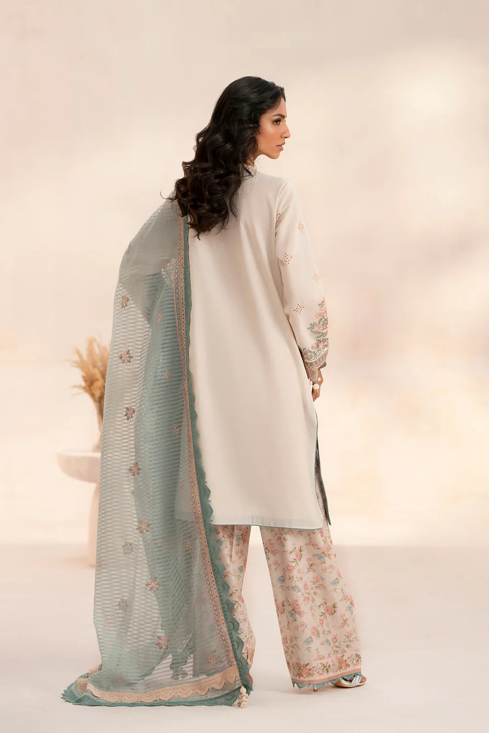 Ethnc 3Pc Embroidered Lawn Suit E0533/203/005 gulbuy.com