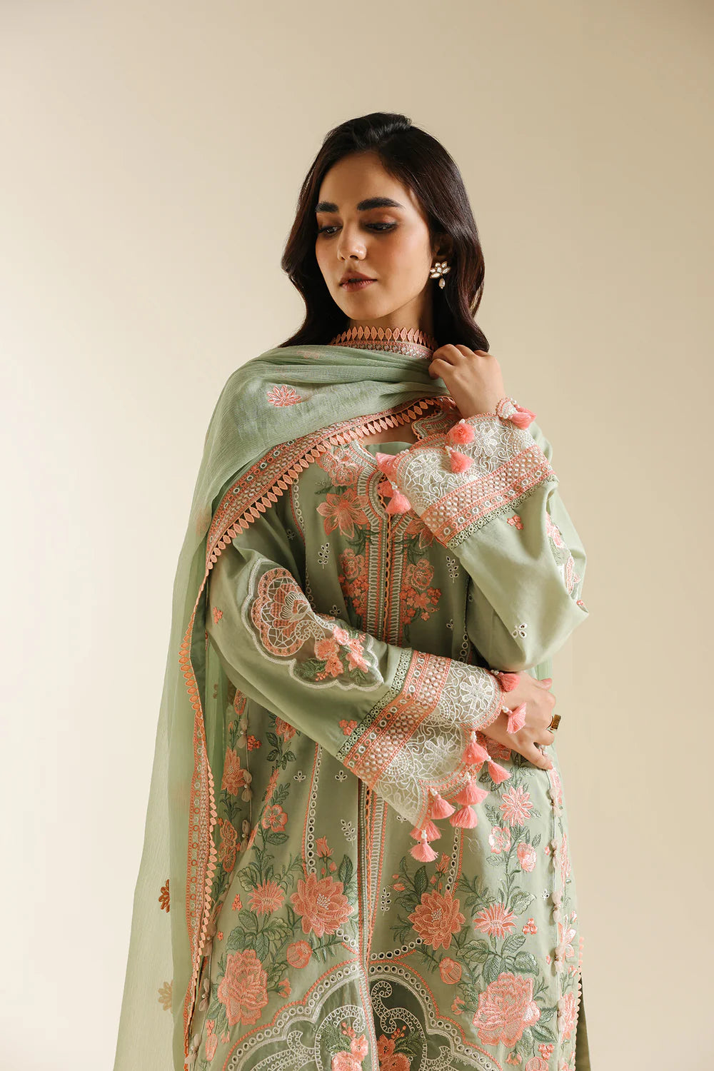 Ethnc 3Pc Embroidered Lawn Suit E0534/203/130 gulbuy.com