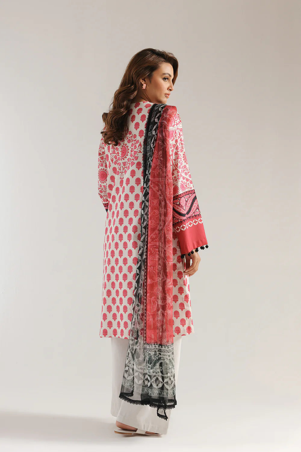 Ethnc 3Pc Embroidered Lawn Suit E0561/203/406 gulbuy.com