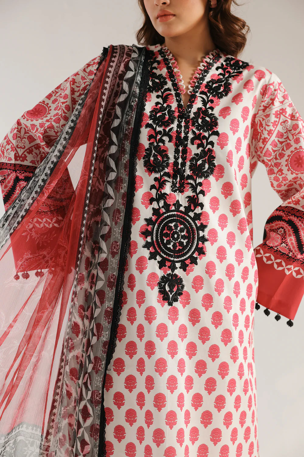 Ethnc 3Pc Embroidered Lawn Suit E0561/203/406 gulbuy.com