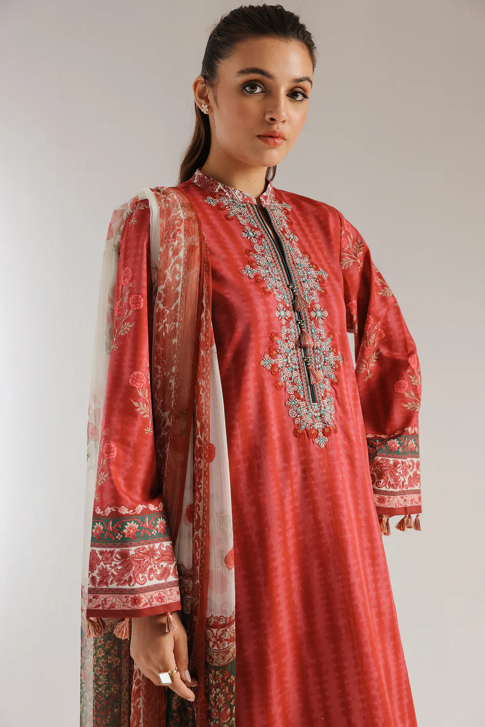 Ethnc 3Pc Embroidered Lawn Suit E0567/203/416 gulbuy.com
