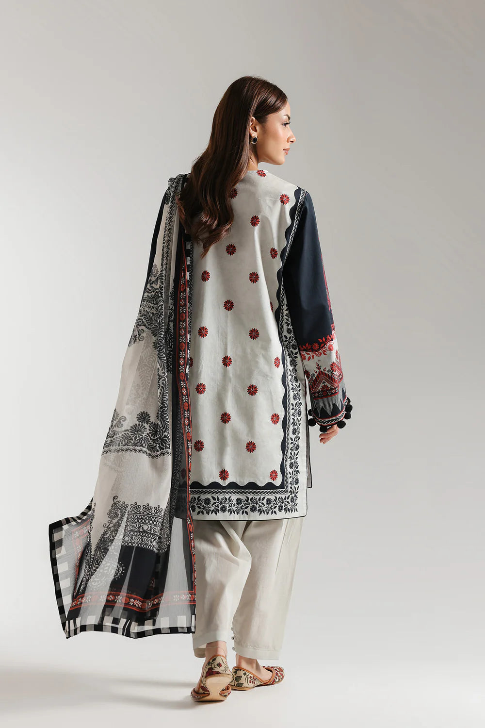 Ethnc 3Pc Embroidered Lawn Suit E0600/203/006 gulbuy.com