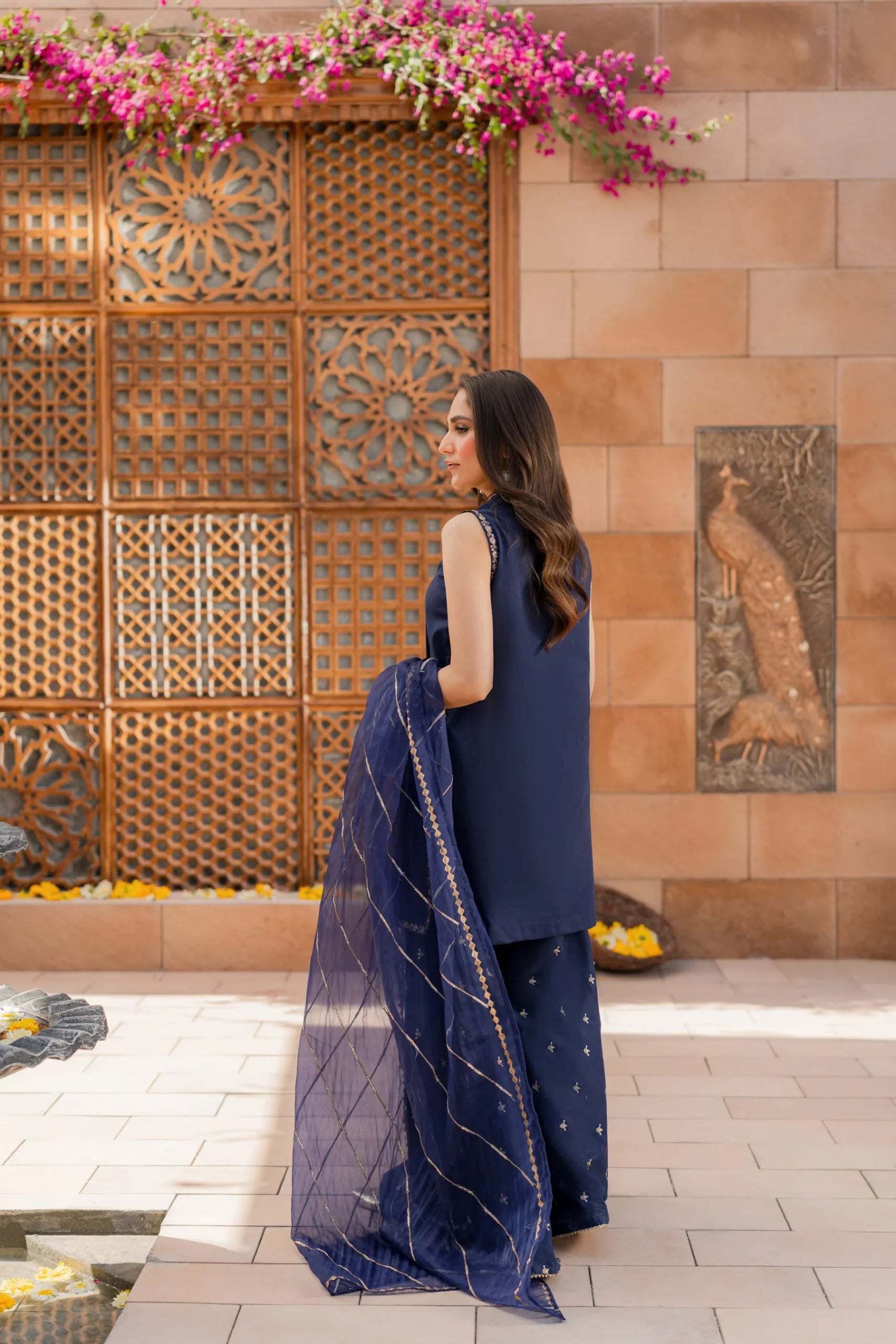 Kastoor 3Pc Embroidered Lawn Suit EF-301 gulbuy.com