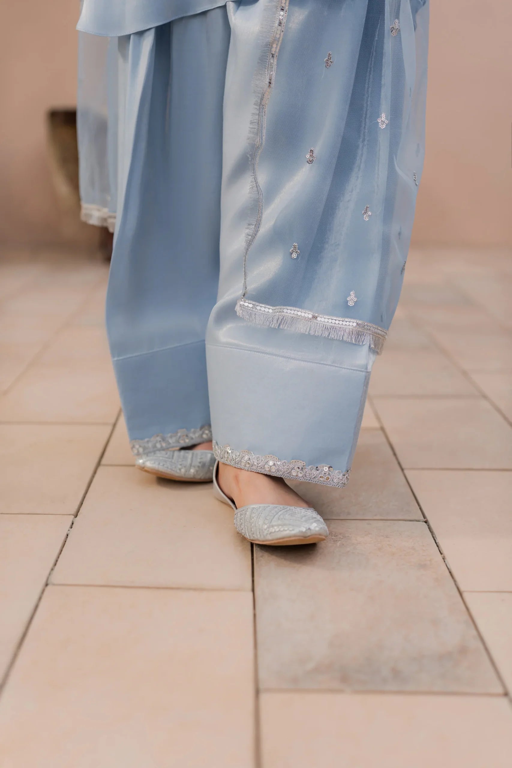 Kastoor 3Pc Embroidered Lawn Suit EF-305 gulbuy.com