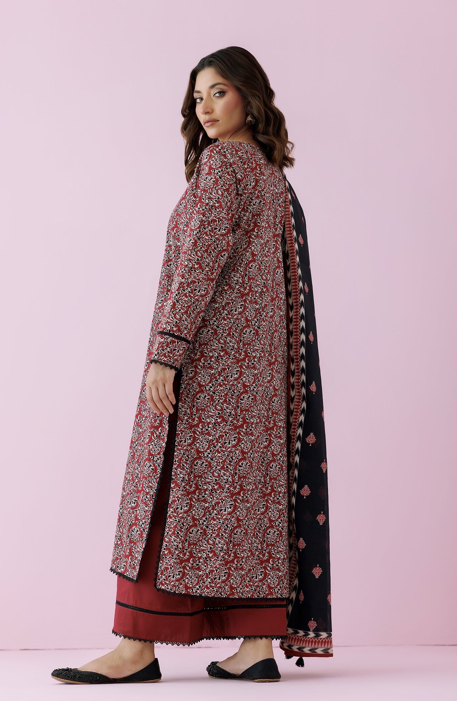 Orient 3 Piece Printed Lawn Suit (OTL-24-151/U-BLACK) gulbuy.com