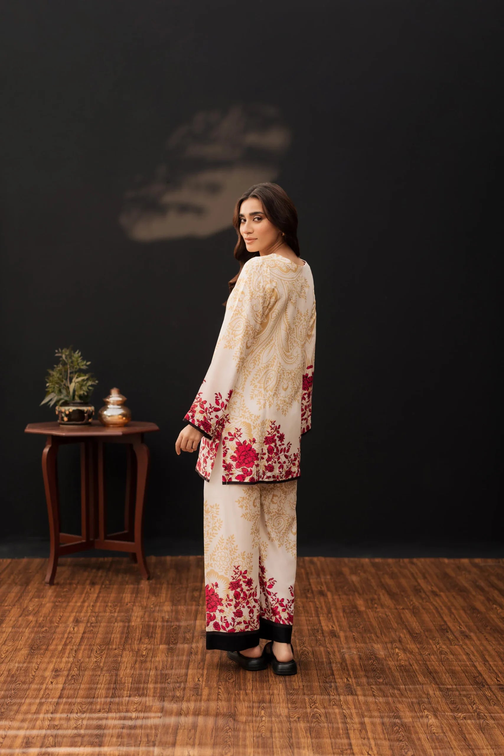 Kastoor 2Pc Printed Lawn Suit AW-145 gulbuy.com