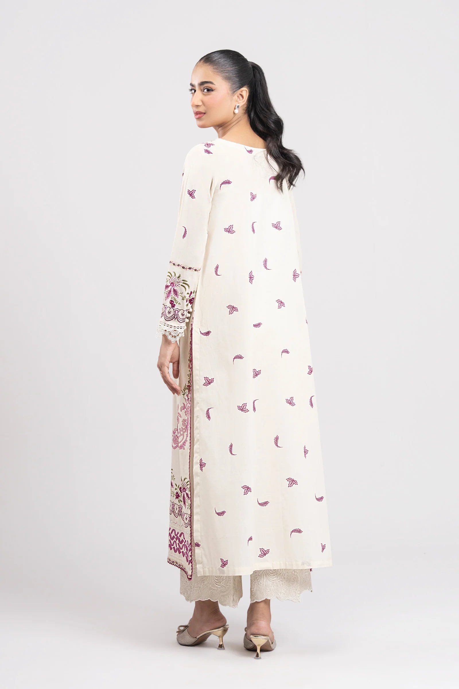 Maria B 2Pc Embroidered Lawn Suit MB-CS25-189 gulbuy.com