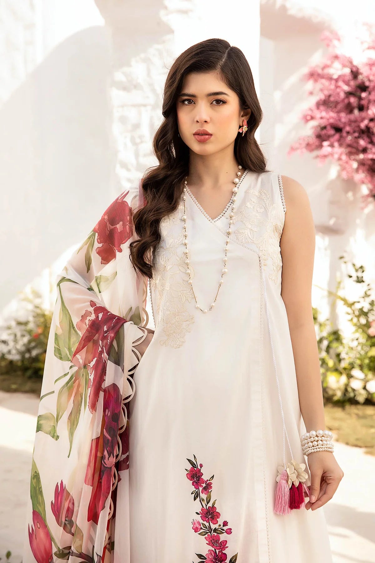 Maria B 3Pc Embroidered Lawn Suit MB-CUS25-701B gulbuy.com