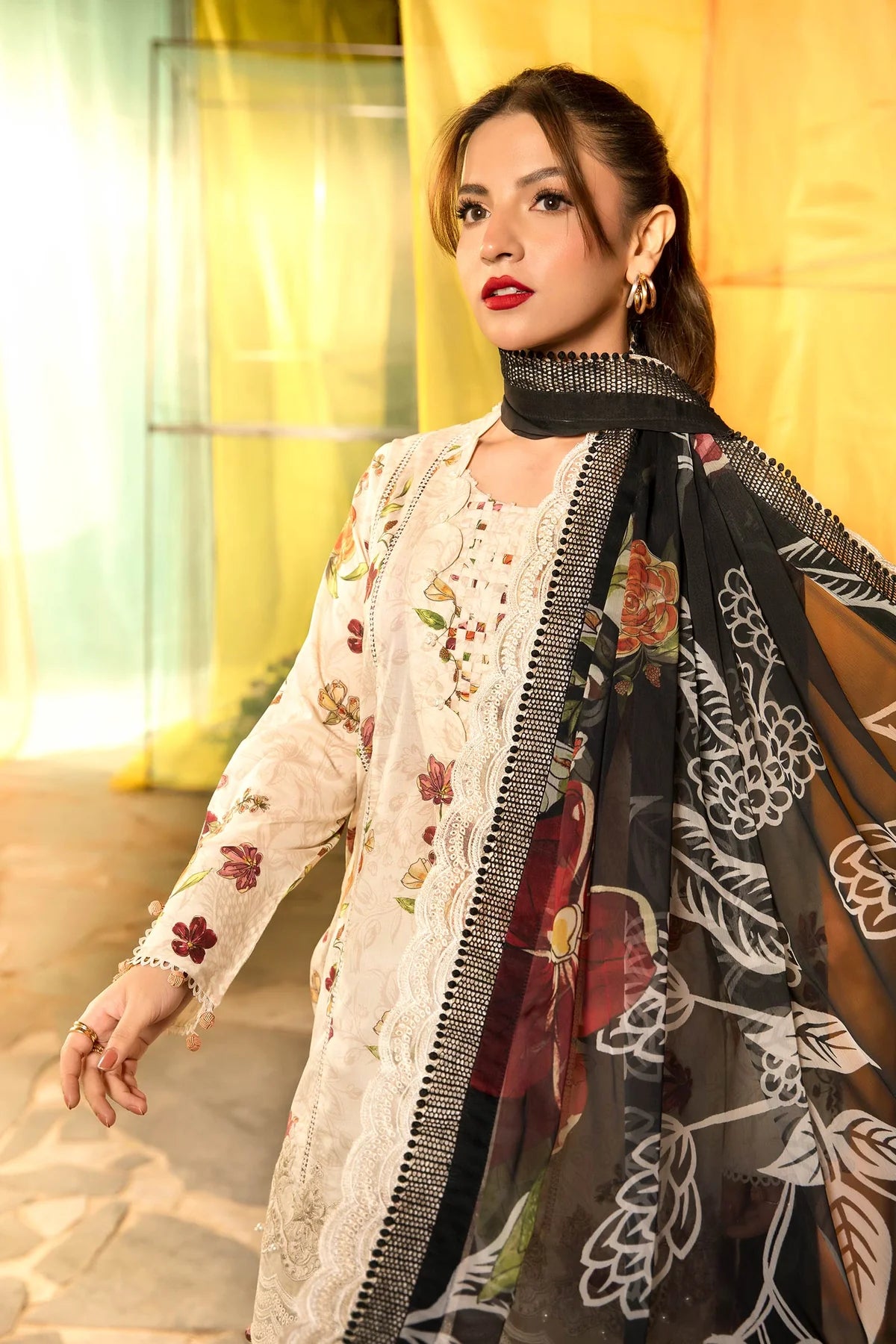 Maria B 3Pc Embroidered Lawn Suit MB-CUS25-702B gulbuy.com