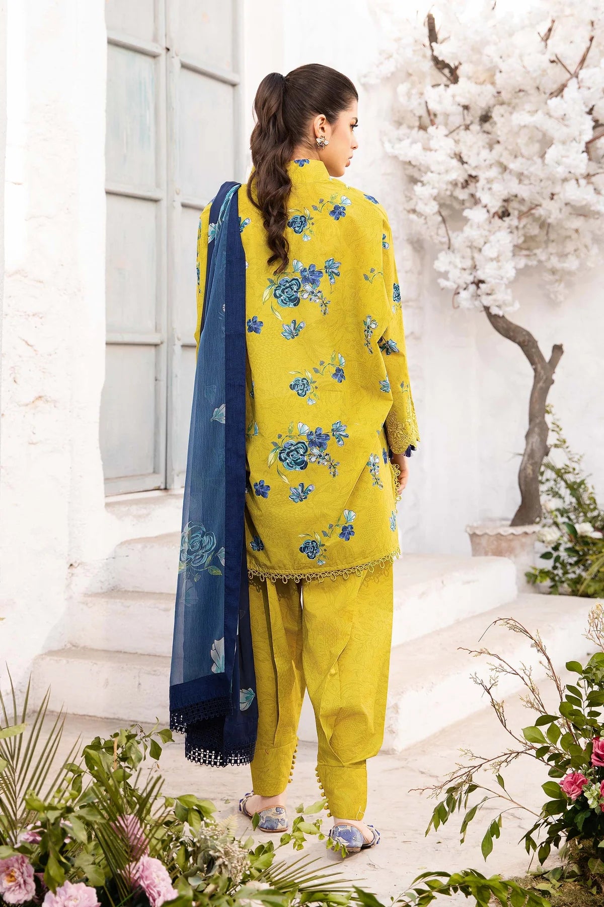Maria B 3Pc Embroidered Lawn Suit MB-CUS25-702A gulbuy.com