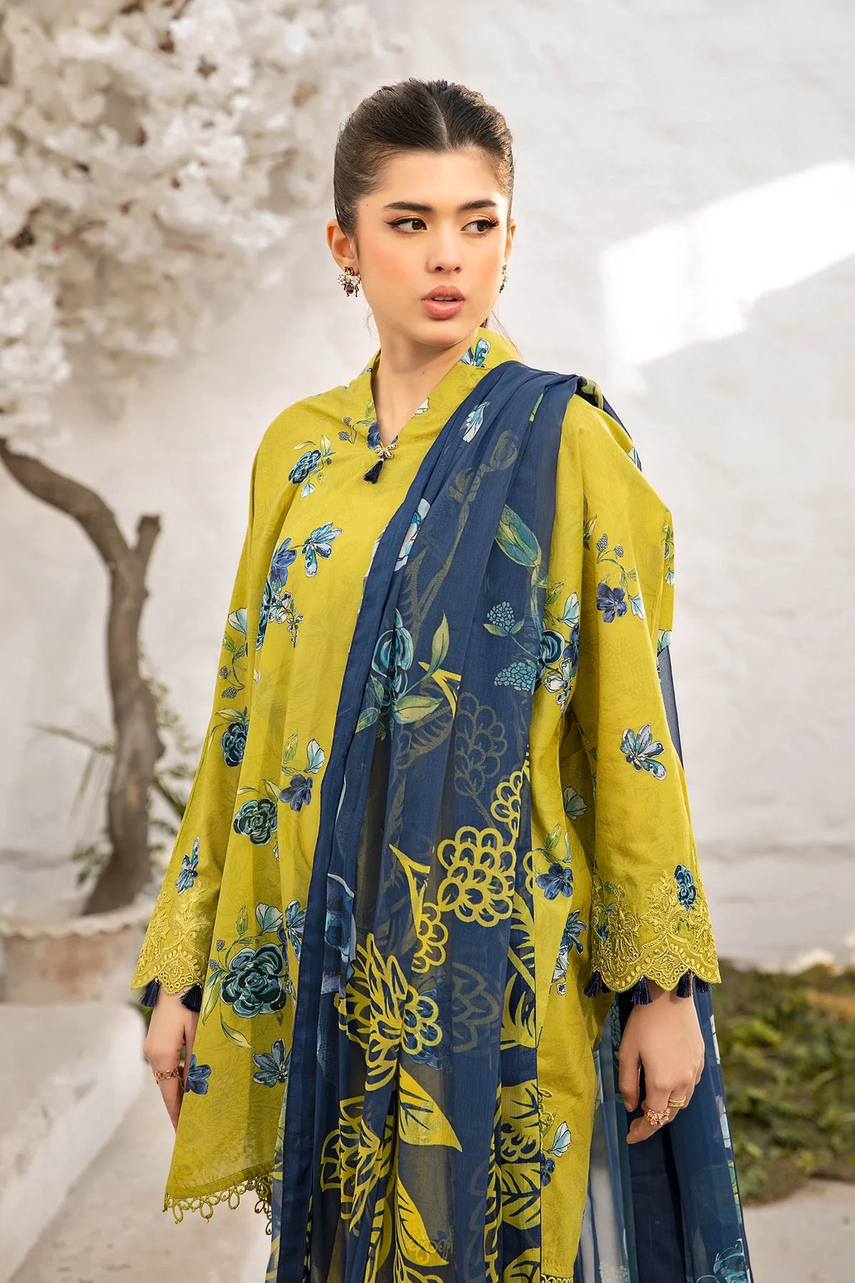 Maria B 3Pc Embroidered Lawn Suit MB-CUS25-702A gulbuy.com